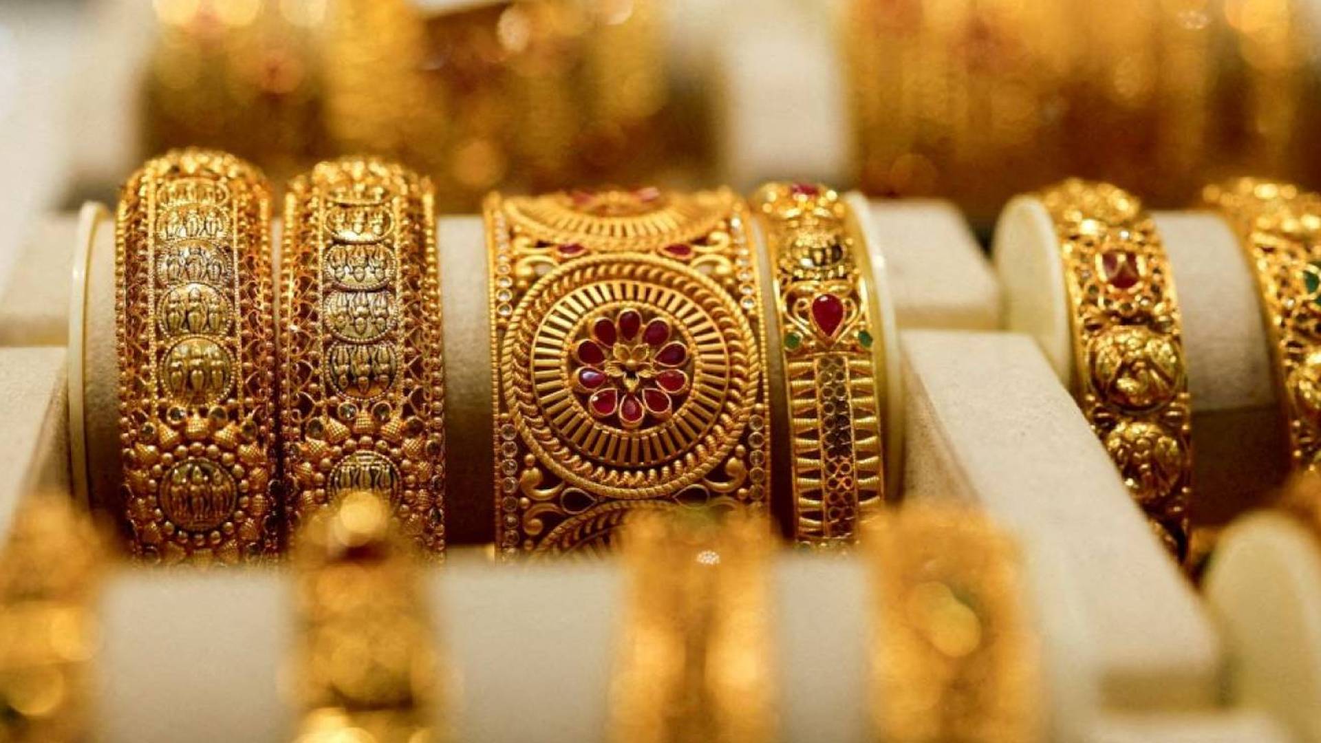 الجنيه الذهب بمصر يتجاوز 57 ألف جنيه والأونصة تكسر حاجز الربع مليون 