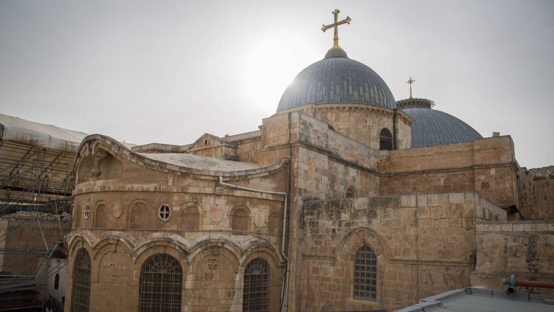 بعد 40 يوما من القيود.. كنيسة القيامة تفتح أبوابها مجددا 