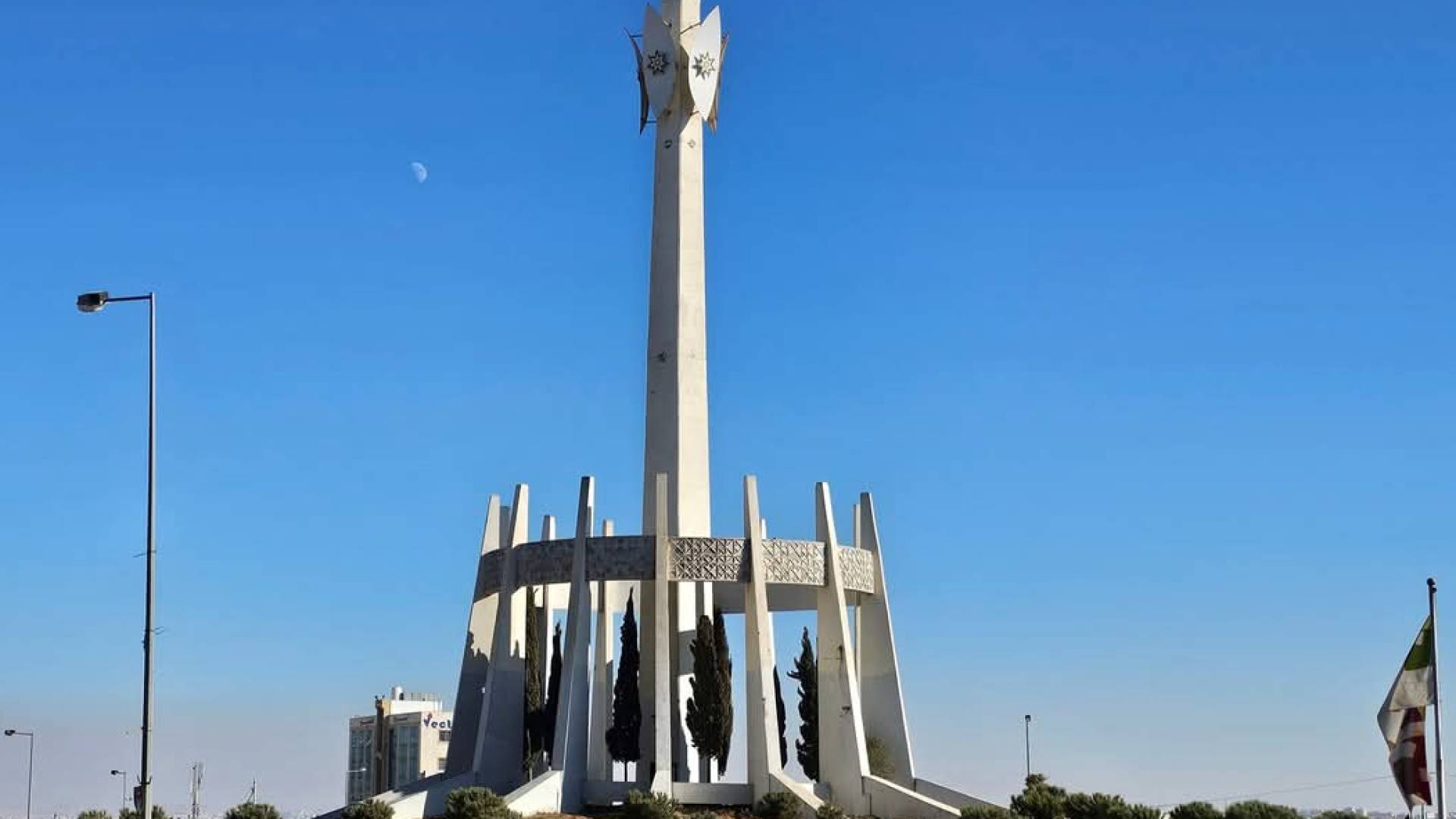 أمانة عمان تبدأ إزالة "دوار التطبيقية" لاستبداله بإشارة ضوئية #عاجل 