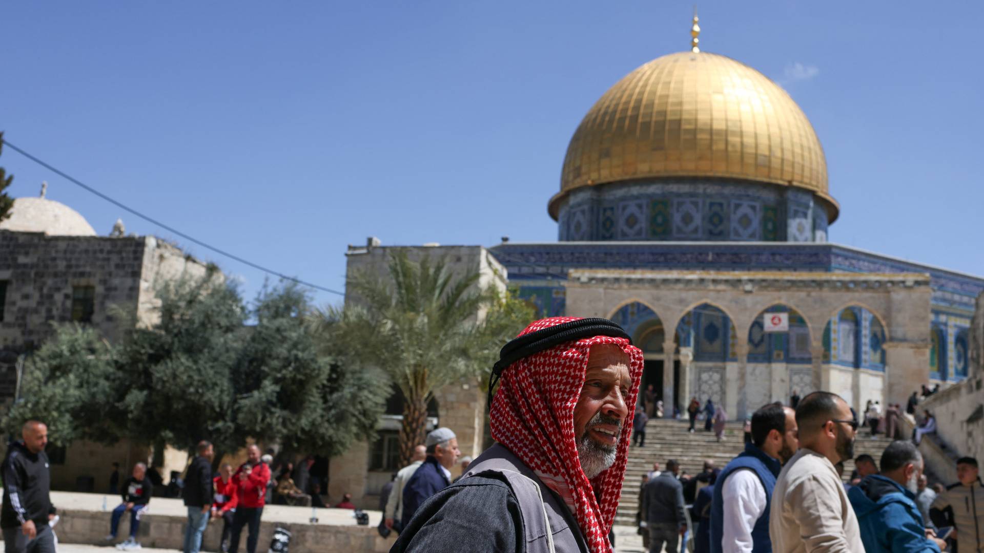 عادت الروح.. آلاف الفلسطينيين يحيون الجمعة الأولى في المسجد الأقصى بعد 40 يوما من الإغلاق