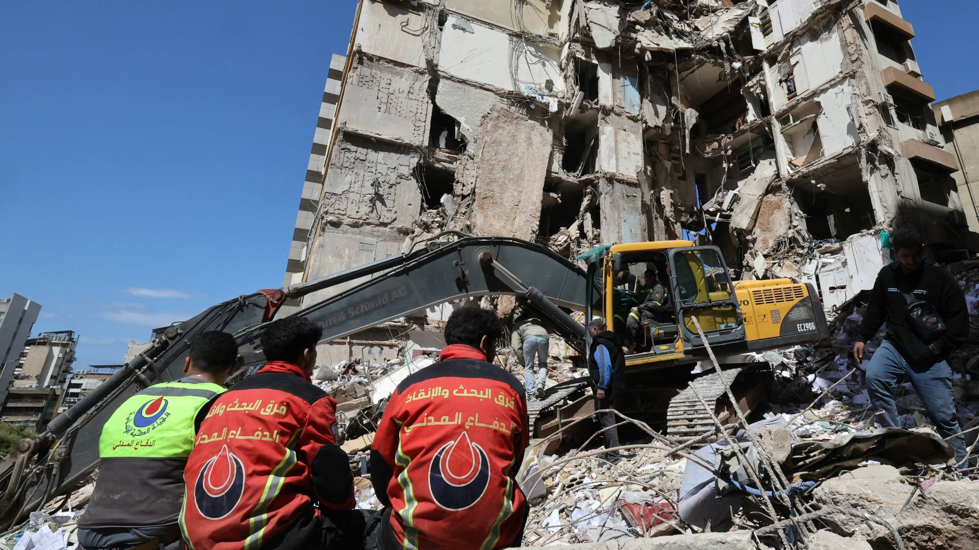 حزب الله يدين استهداف النبطية: الاحتلال يستبيح مؤسسات الدولة لتغطية فشله في الميدان 