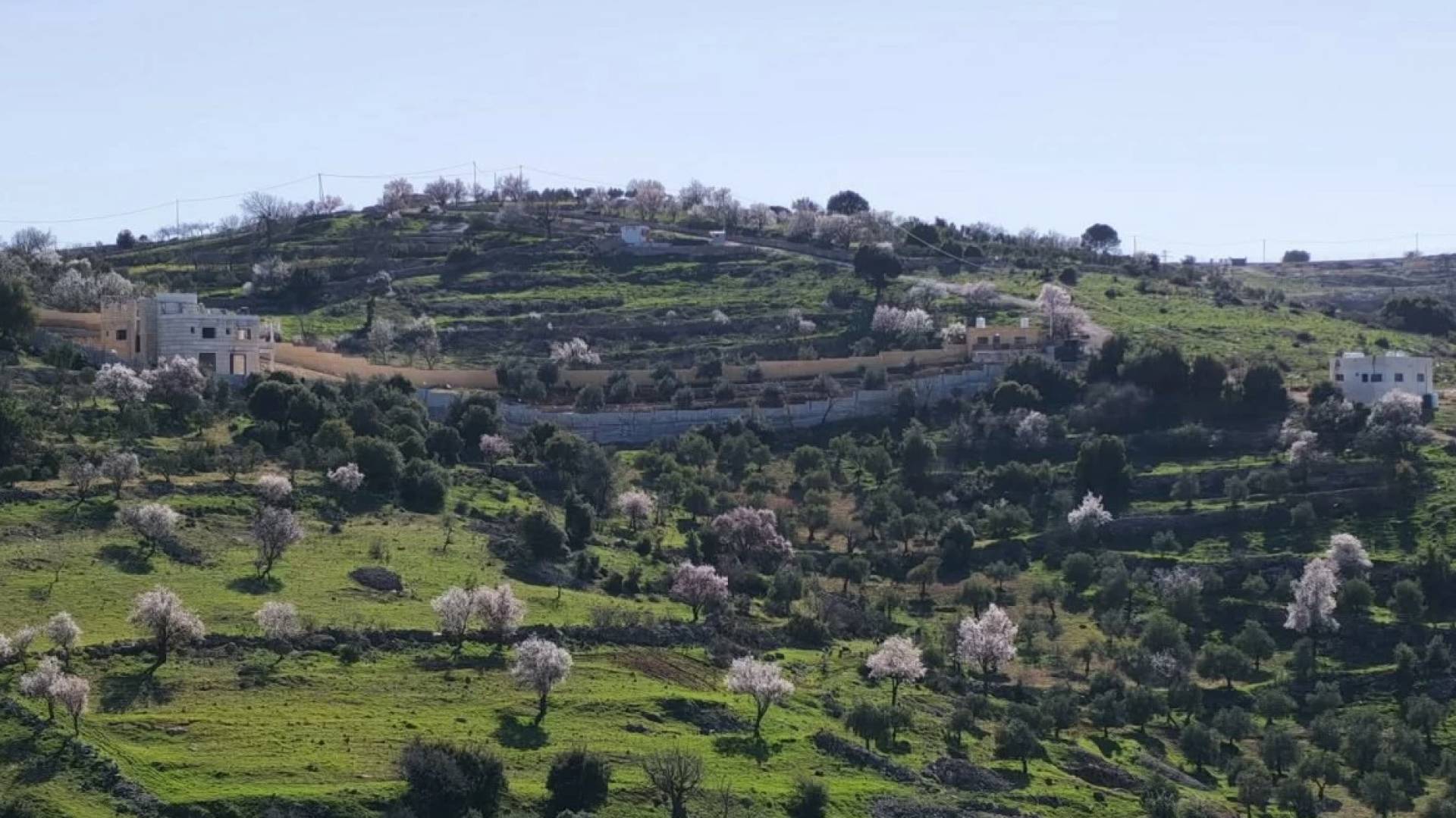 منخفض البحر الأحمر يرفع درجات الحرارة لـ 30 مئوية في عمان و40 في الأغوار والعقبة