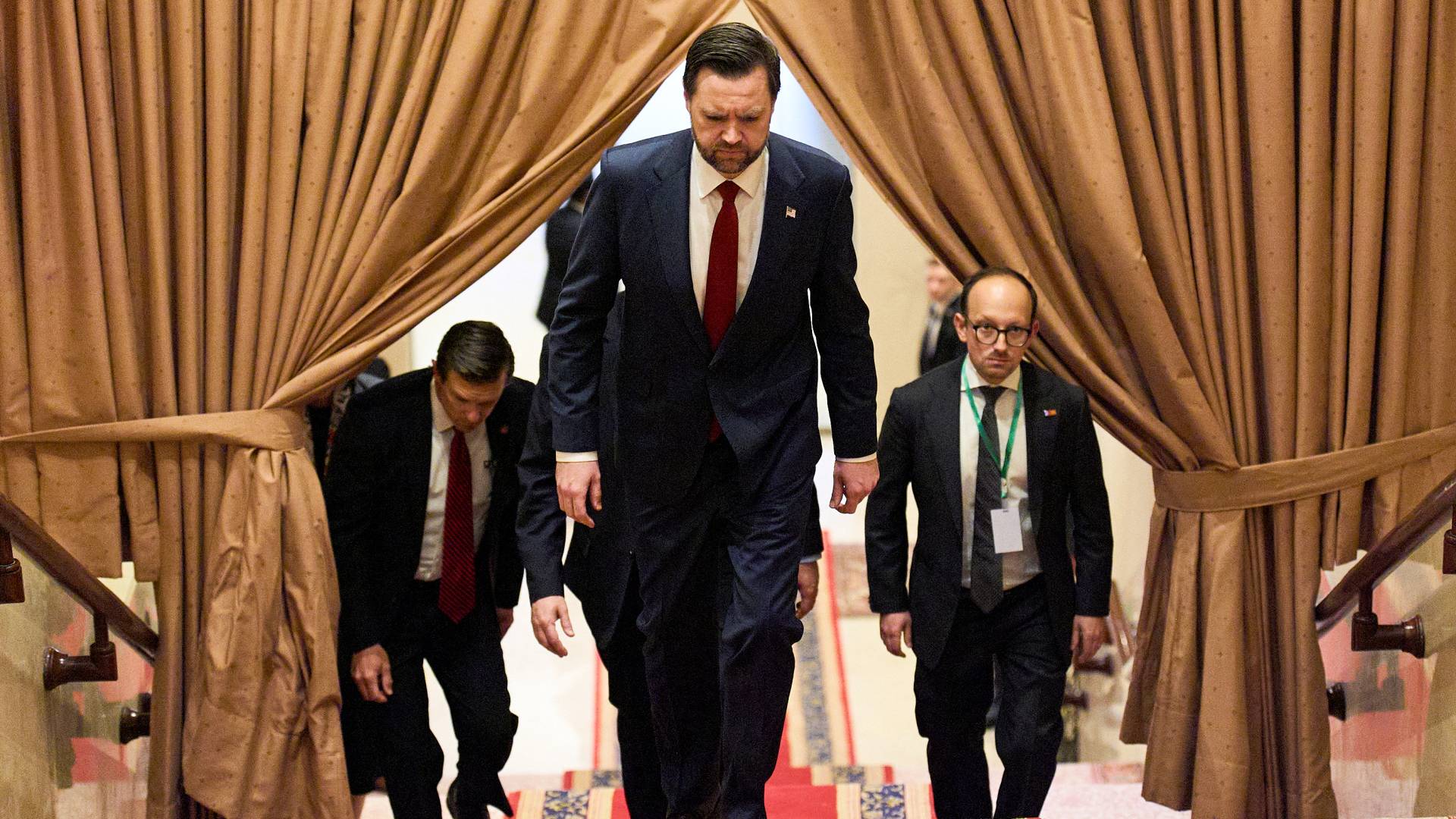 نيويورك تايمز: المفاوضات الثلاثية تمتد حتى الثانية فجراً في إسلام أباد #عاجل 