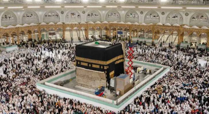 بدء الصيانة الدورية للكعبة المشرفة