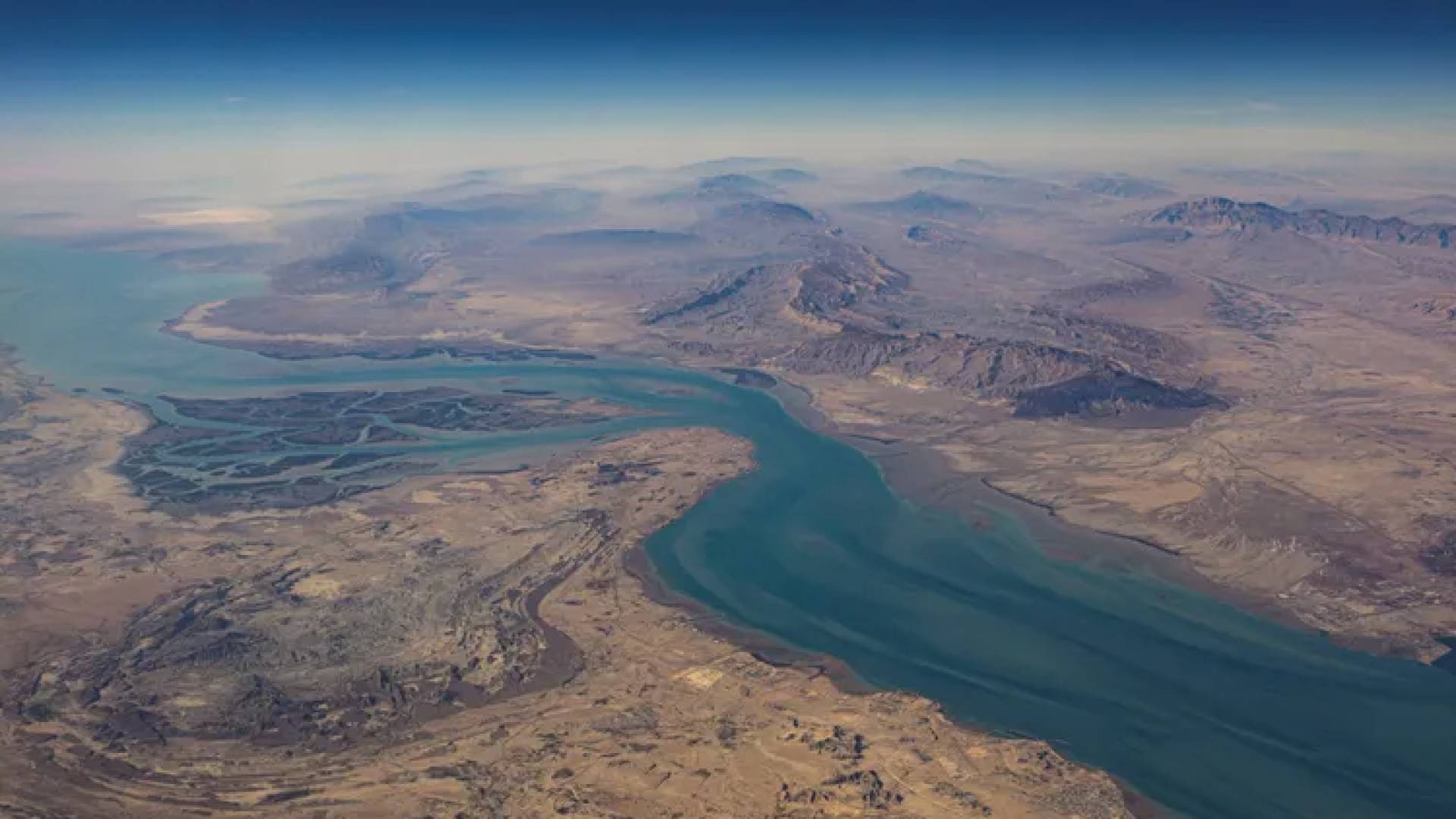 حصار مضيق هرمز.. مقاربة "ترمب" بين مطرقة التصعيد وسندان "حرب الاستنزاف" #عاجل 