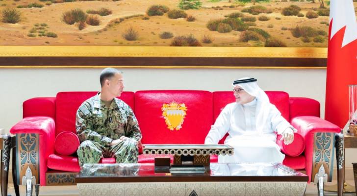 حمد آل خليفة وقائد القيادة المركزية الأمريكية