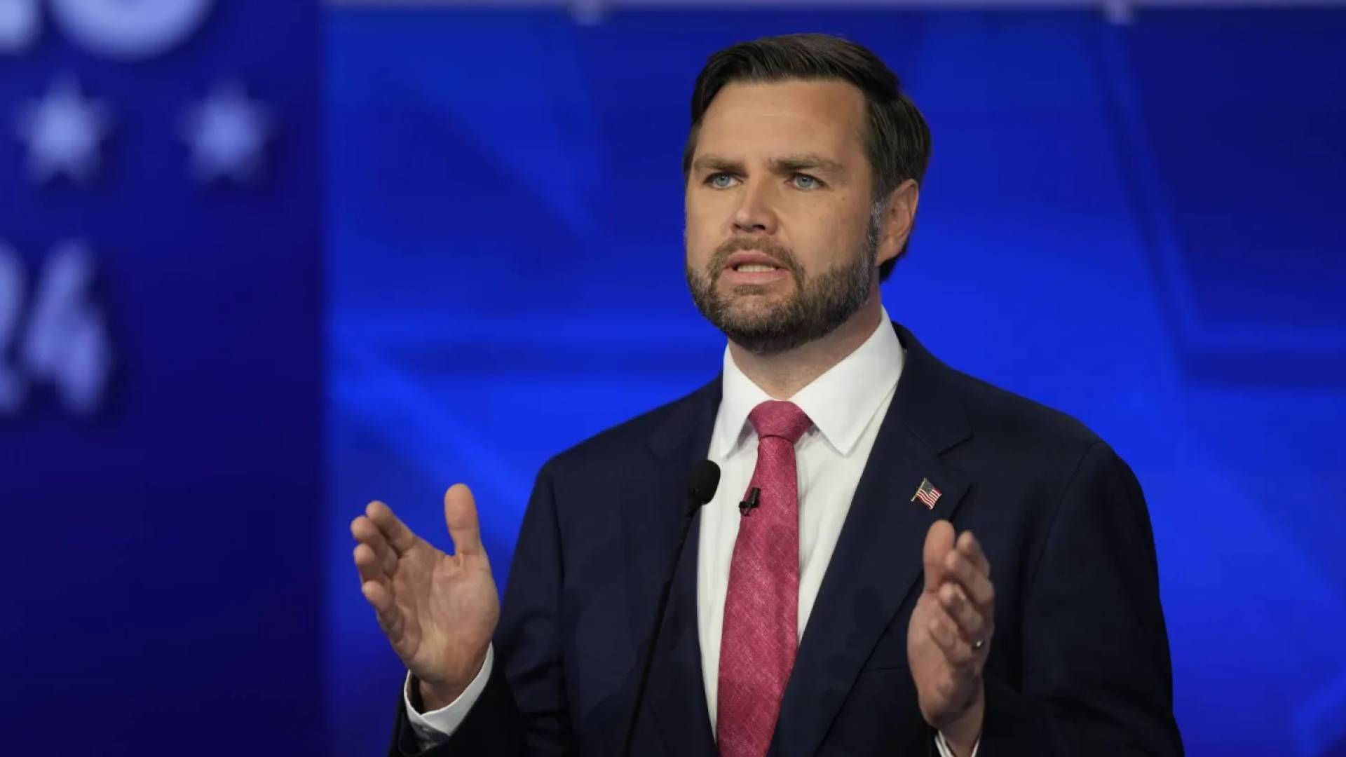 فانس: "حزين" لخسارة أوربان.. ونتطلع للعمل مع بيتر ماديار