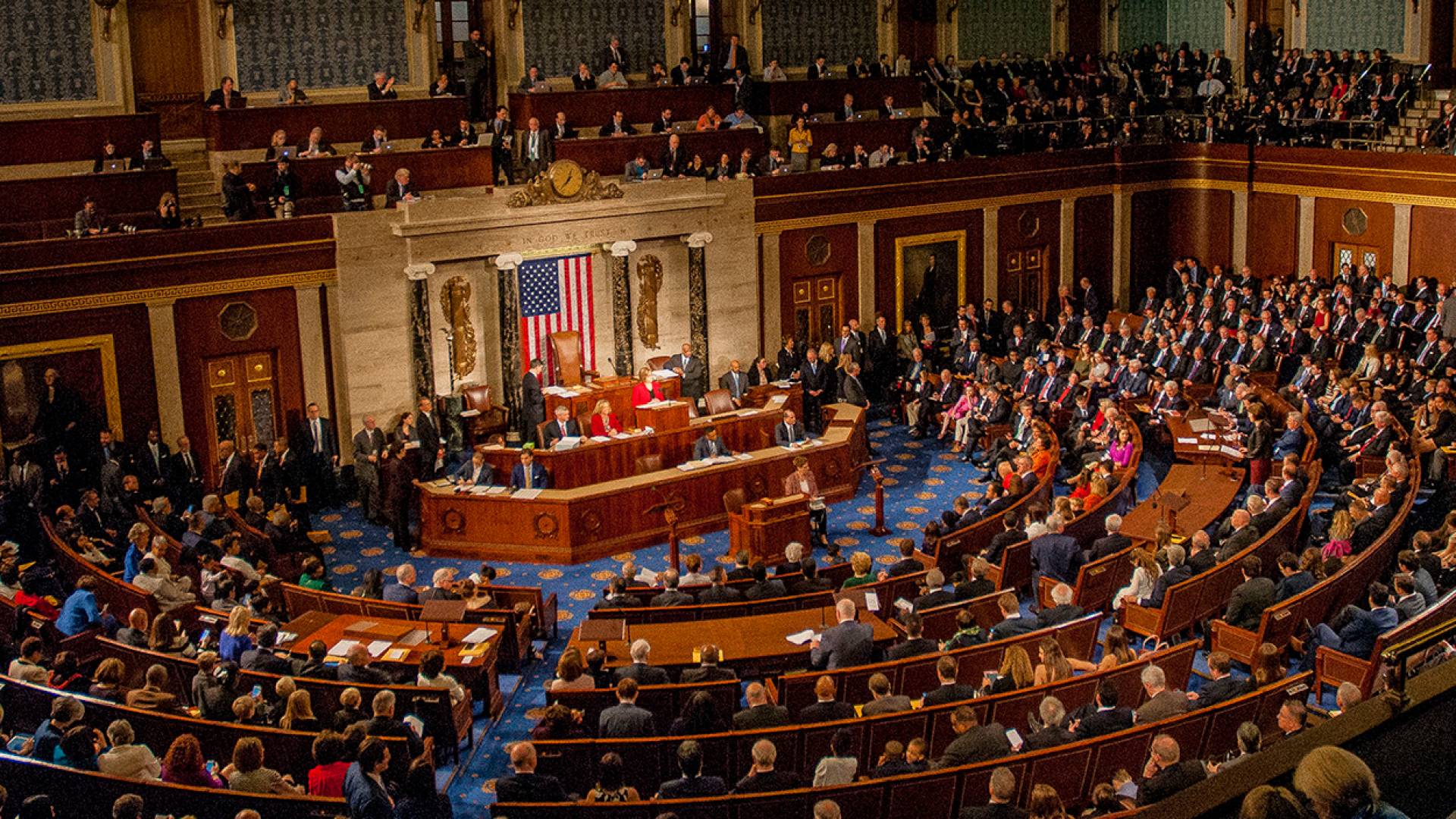 فضائح تهز "الكونغرس".. استقالة نائبين اثنين  ومساع لطرد نواب آخرين