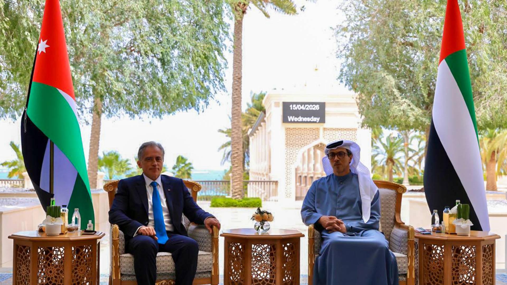 الأردن والإمارات يوقعان اتفاقيات لبدء تنفيذ مشروع سكة حديد ميناء العقبة باستثمار 2.3 مليار #عاجل 