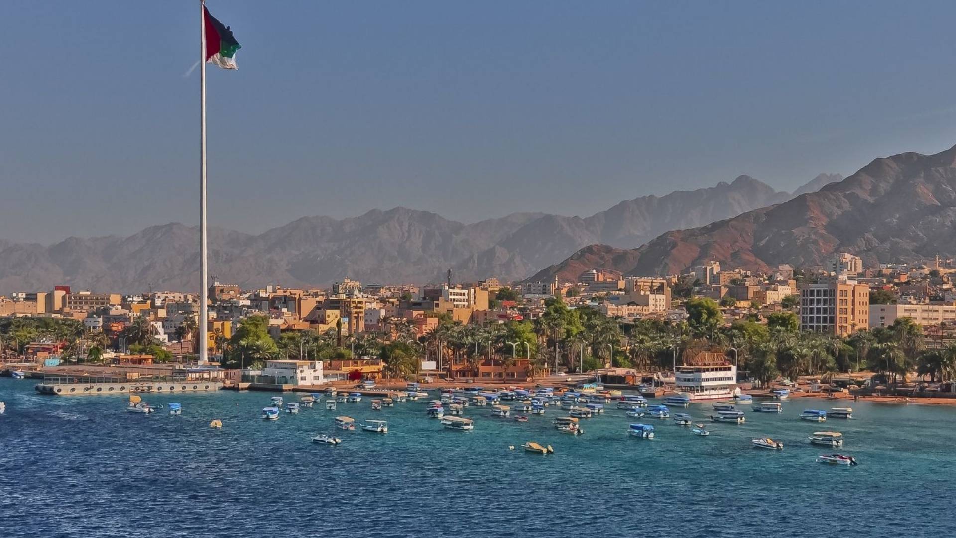 طقس العرب: رياح نشطة مثيرة للغبار وارتفاع في منسوب الأمواج في العقبة عصر ومساء الجمعة