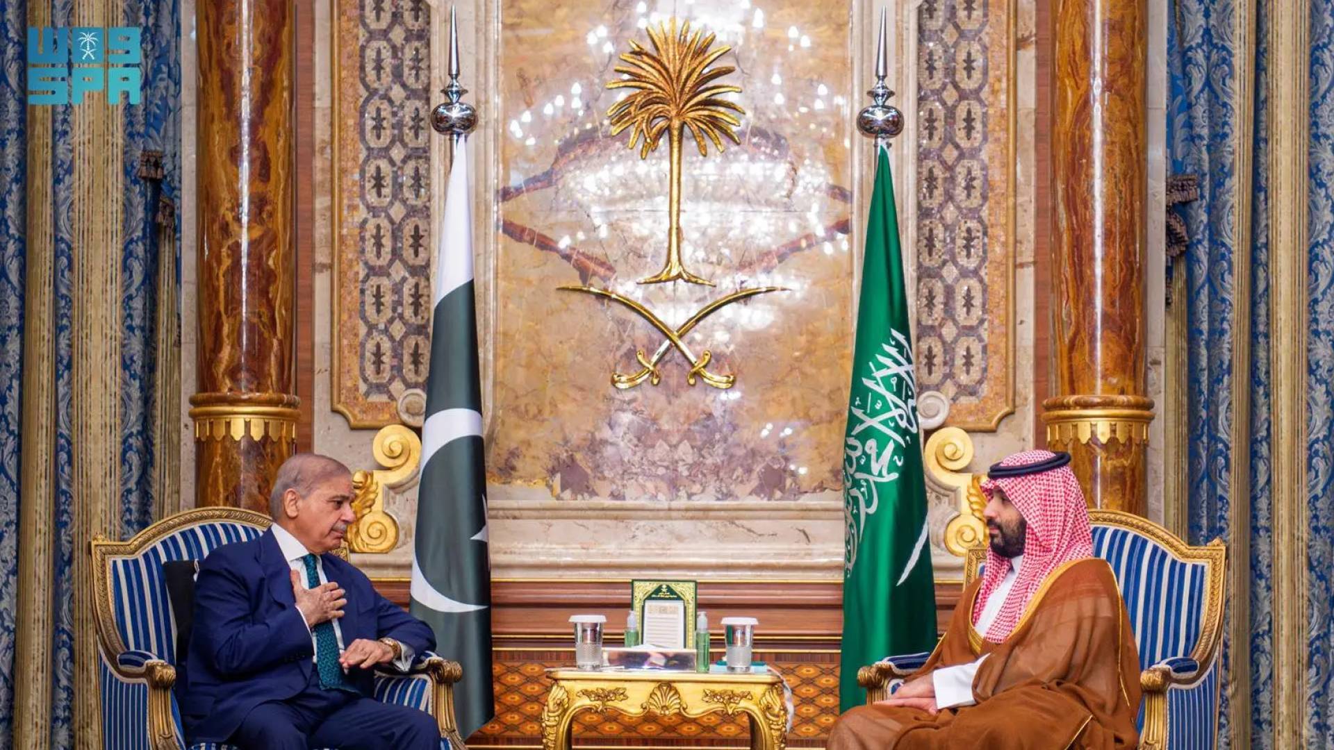 بن سلمان يلتقي رئيس وزراء باكستان في جدة ويبحثان مستجدات الصراع الإقليمي