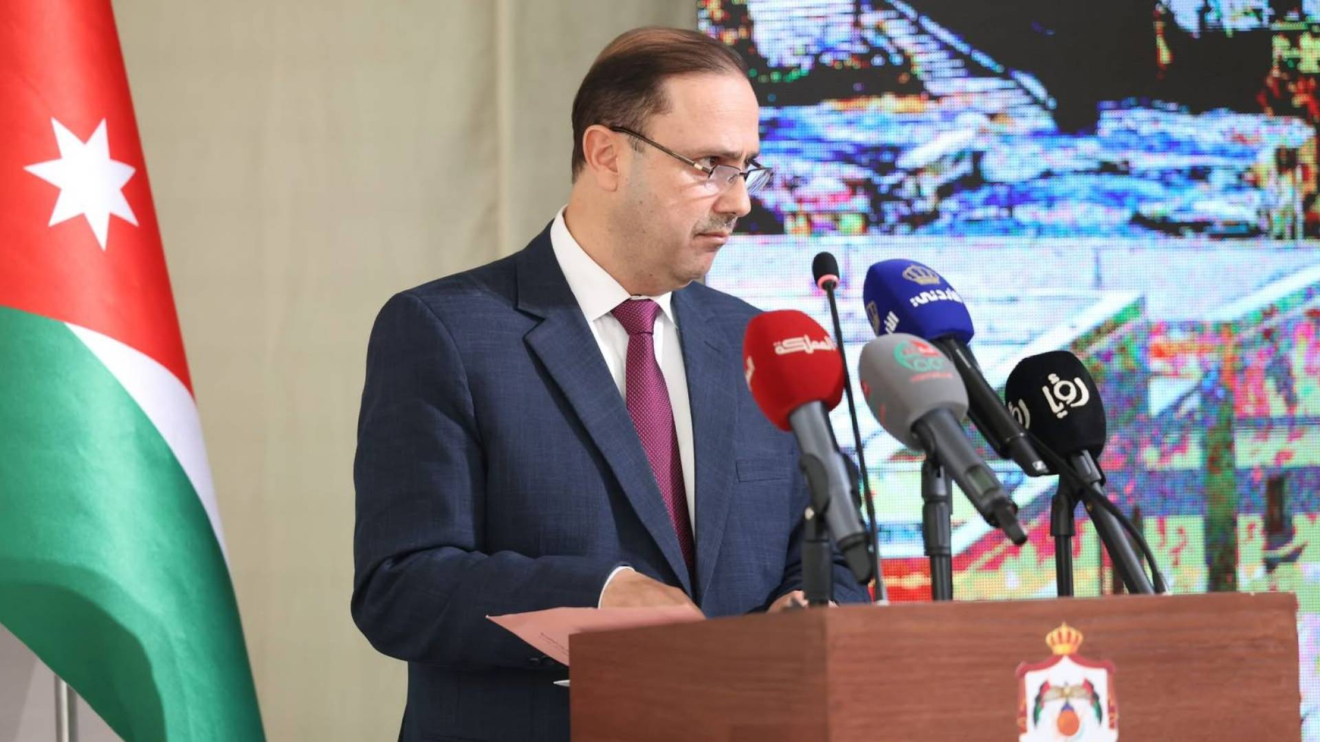 المومني: يوم العلم يجسد هويتنا الوطنية وراية الاردنيين الجامعة