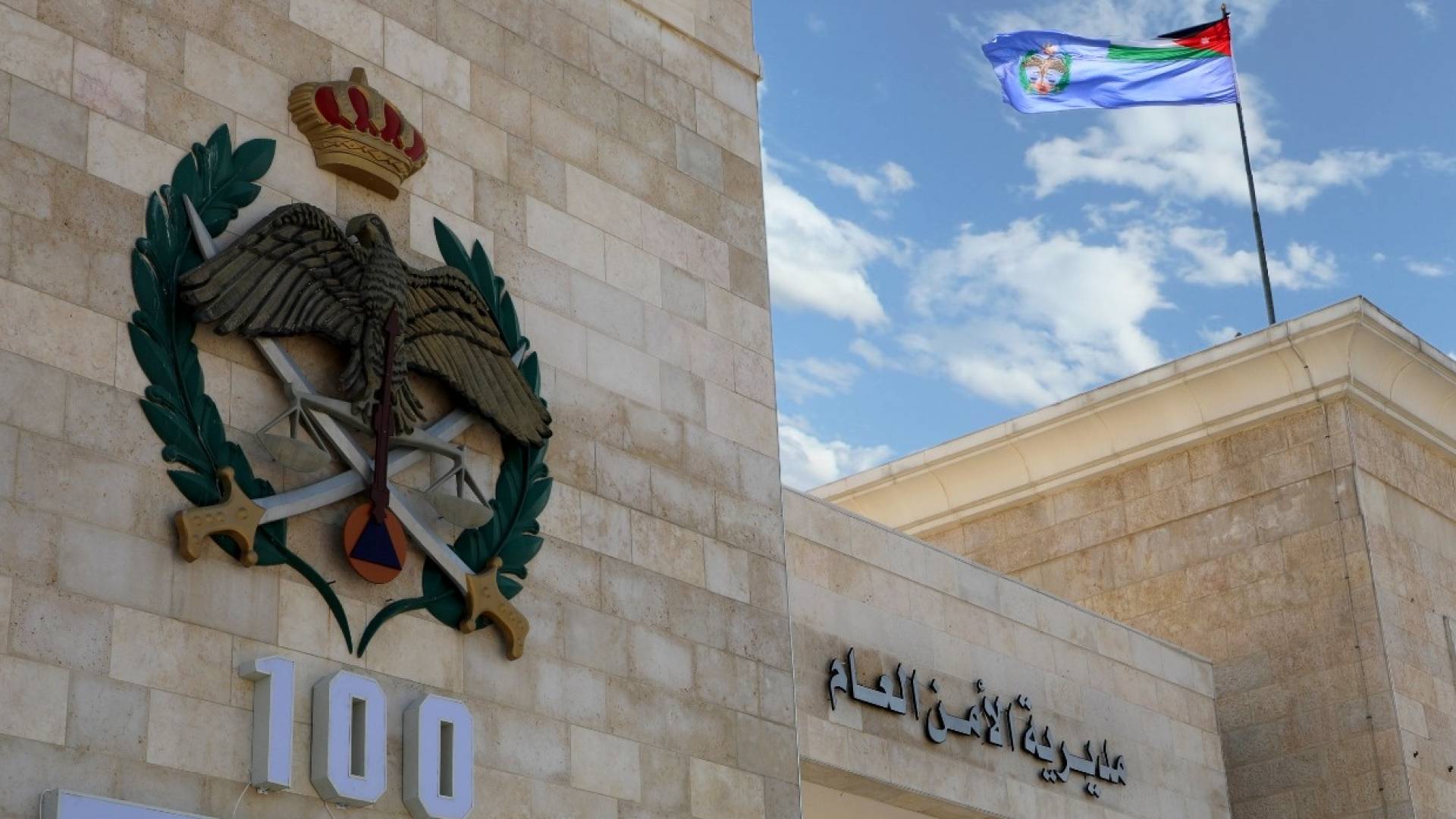 الأمن العام: التحقيق مع سيدة أساءت لعلم الأردن #عاجل 