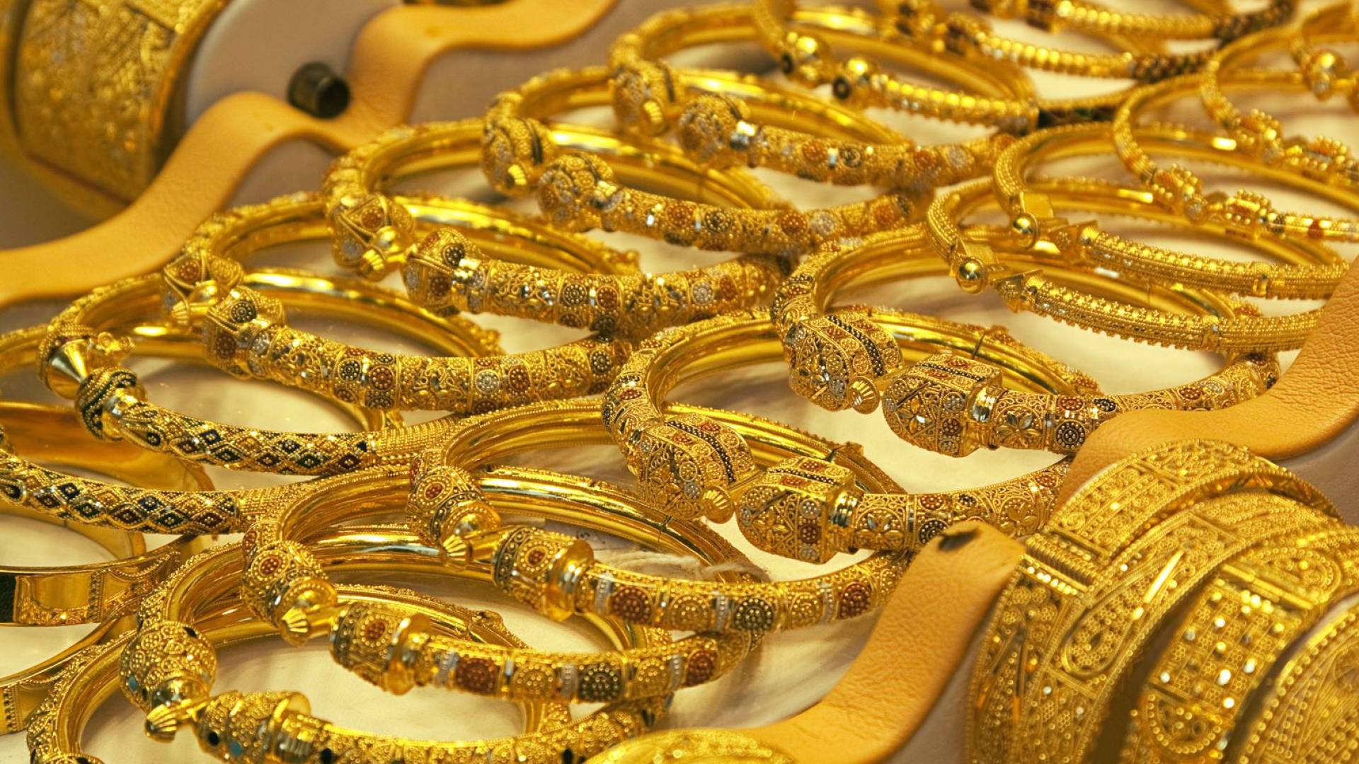 الجنيه الذهب يقفز لـ 56 ألف جنيه وسط طلب مصري متزايد