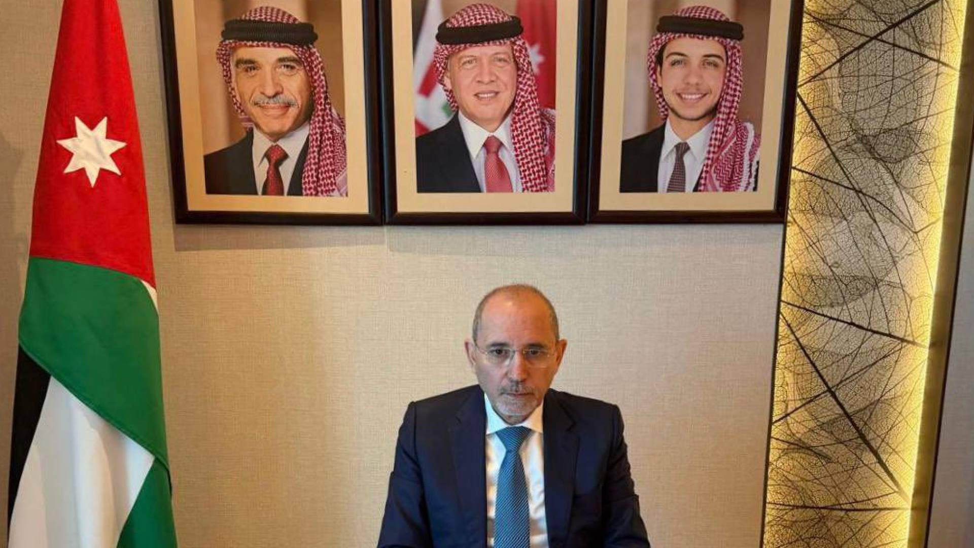 الصفدي يشارك في اجتماع دولي حول حرية الملاحة في مضيق هرمز 