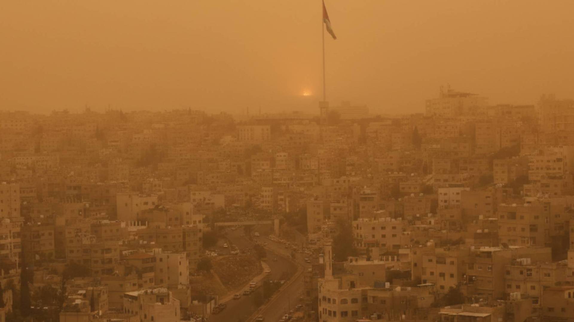 طقس العرب: انخفاض درجات الحرارة السبت وأجواء مغبرة تتطلب الانتباه على الطرق الصحراوية