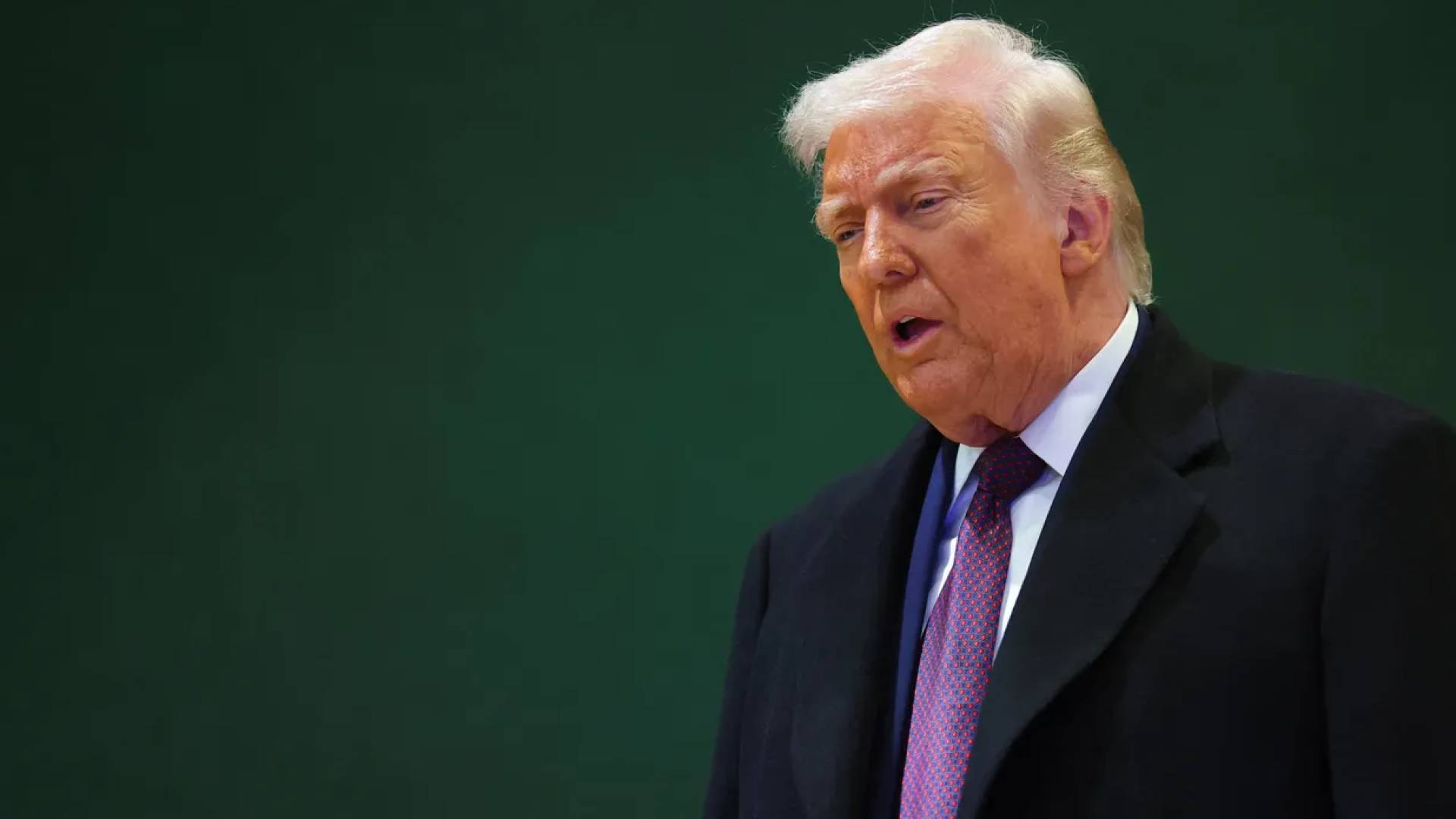 ترمب يهدد بـ "إلقاء القنابل" مجدداً على إيران حال فشل اتفاق الأربعاء 