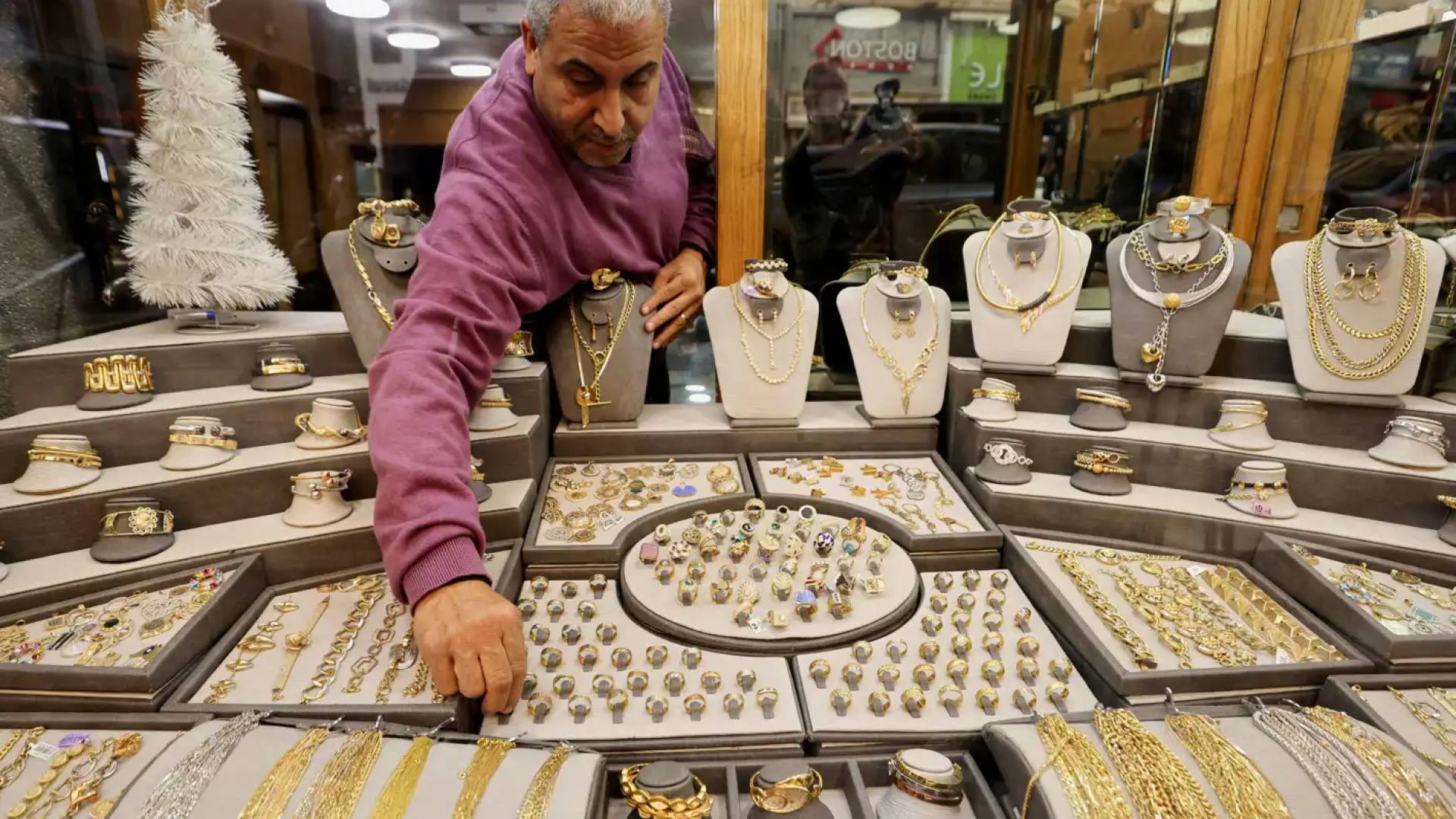 تباين أسعار الذهب في الأسواق المصرية وعيار 21 يسجل 7,040 جنيها للبيع