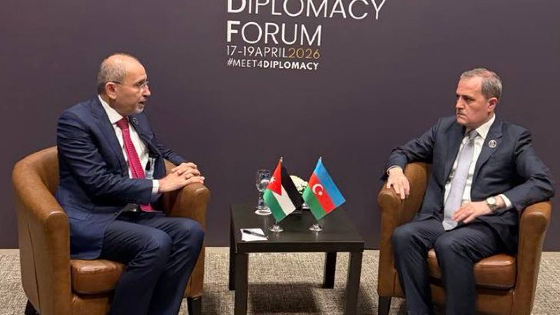 الصفدي يعقد سلسلة لقاءات دبلوماسية مكثفة على هامش منتدى أنطاليا الدبلوماسي 