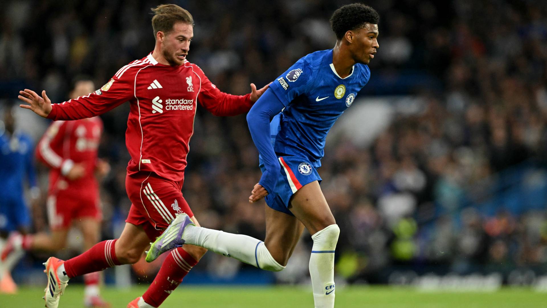 ترقب قمة تكسير العظام في انجلترا.. وصراع المربع الذهبي يشتعل