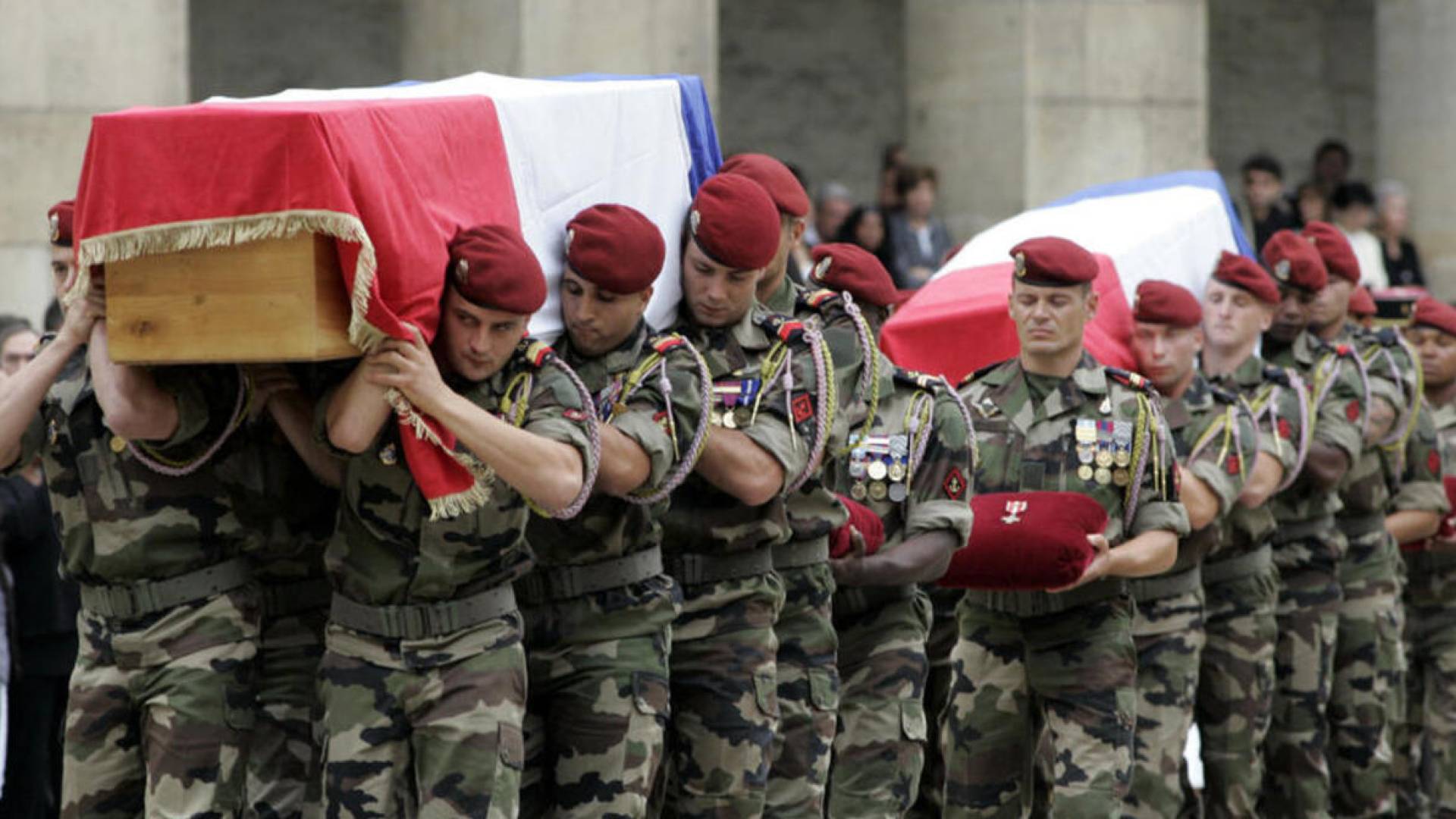 ماكرون: مقتل جندي فرنسي وإصابة 3 آخرين جنوبي لبنان