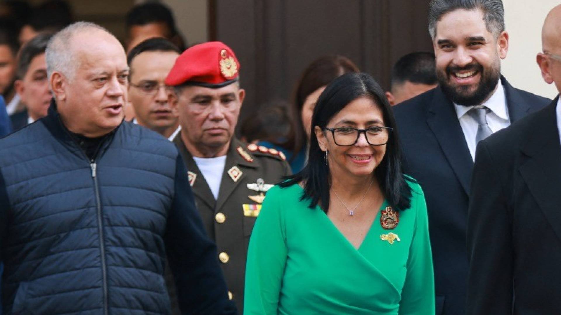 رودريجيز تعيد تشكيل الحكومة الفنزويلية وتقيل وزراء وقيادات عسكرية موالية لمادورو 