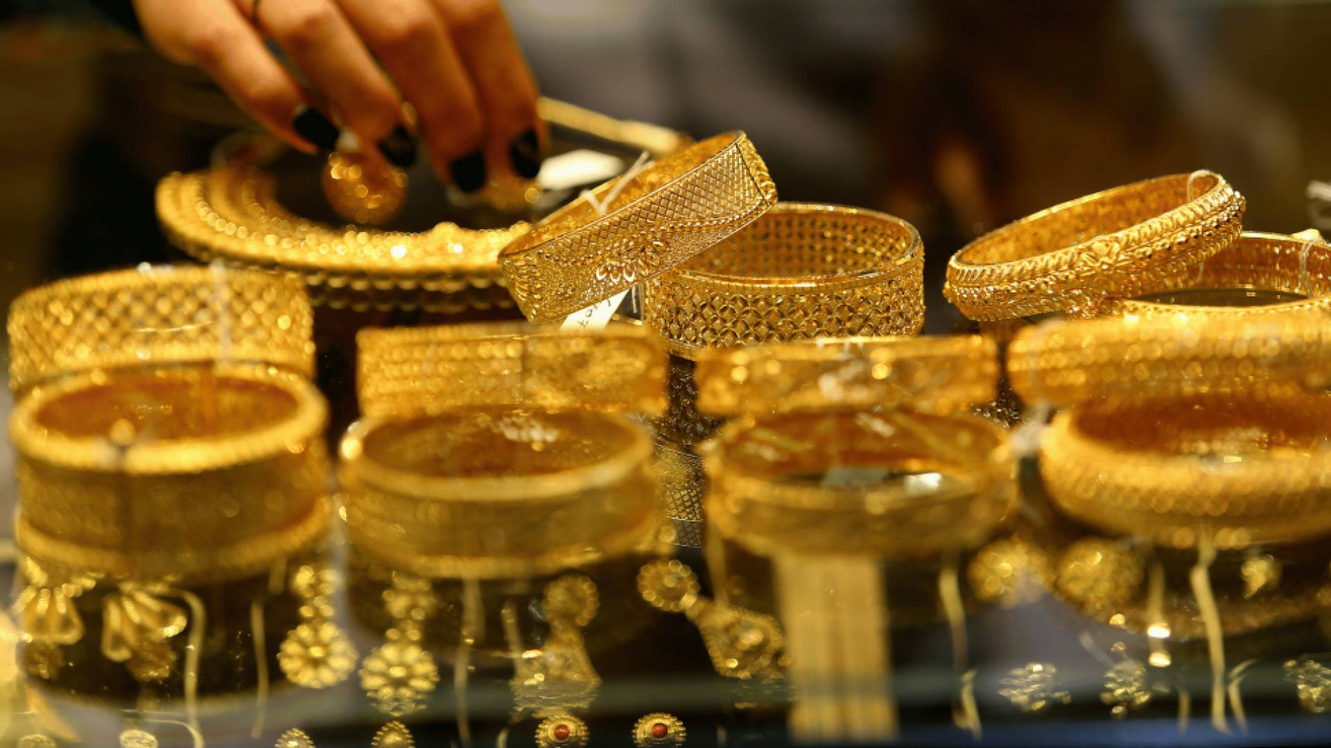 تعرف إلى أسعار الذهب والليرات الرشادي والإنجليزي في الأردن الأحد