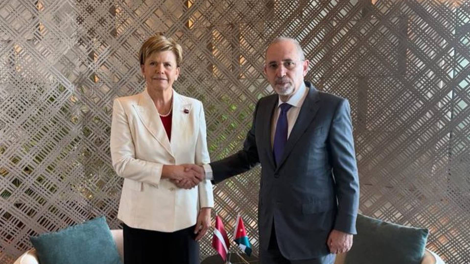 الصفدي يلتقي وزيرة خارجية لاتفيا في أنطاليا لبحث التعاون الثنائي ومستجدات المنطقة