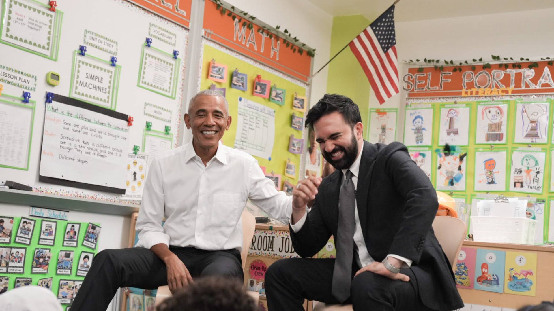 أوباما يتصدر عناوين نيويورك بدعمه خطة ممداني لتوفير رعاية مجانية للأطفال 