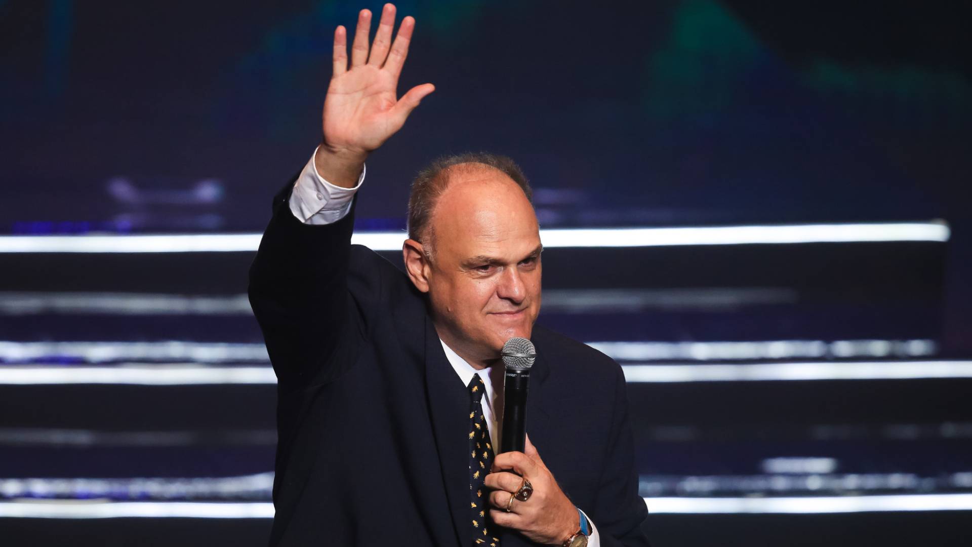 وفاة أسطورة كرة السلة البرازيلية أوسكار شميت بعد صراع مع المرض