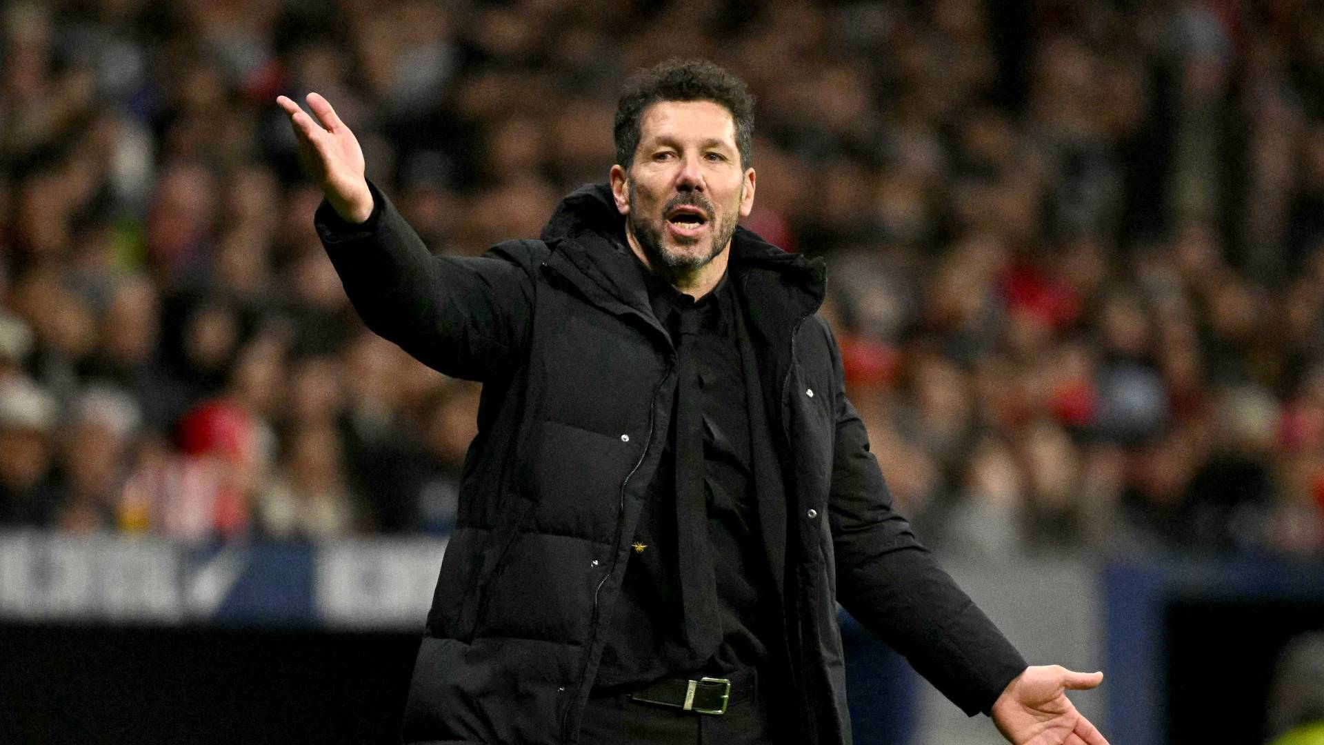 سيميوني يكشف نقطة ضعف "أتلتيكو مدريد": الجماهير تحتاج للإنتصارات لا الرسائل 