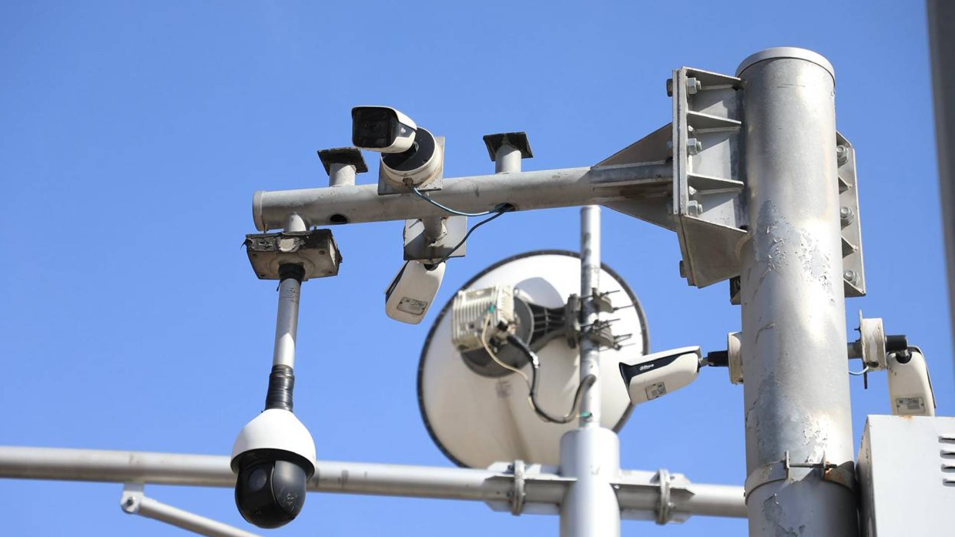 منظومة "الكاميرات الذكية" لضبط المخالفات في عمان ضمن مخطط تركيب 5500 كاميرا 