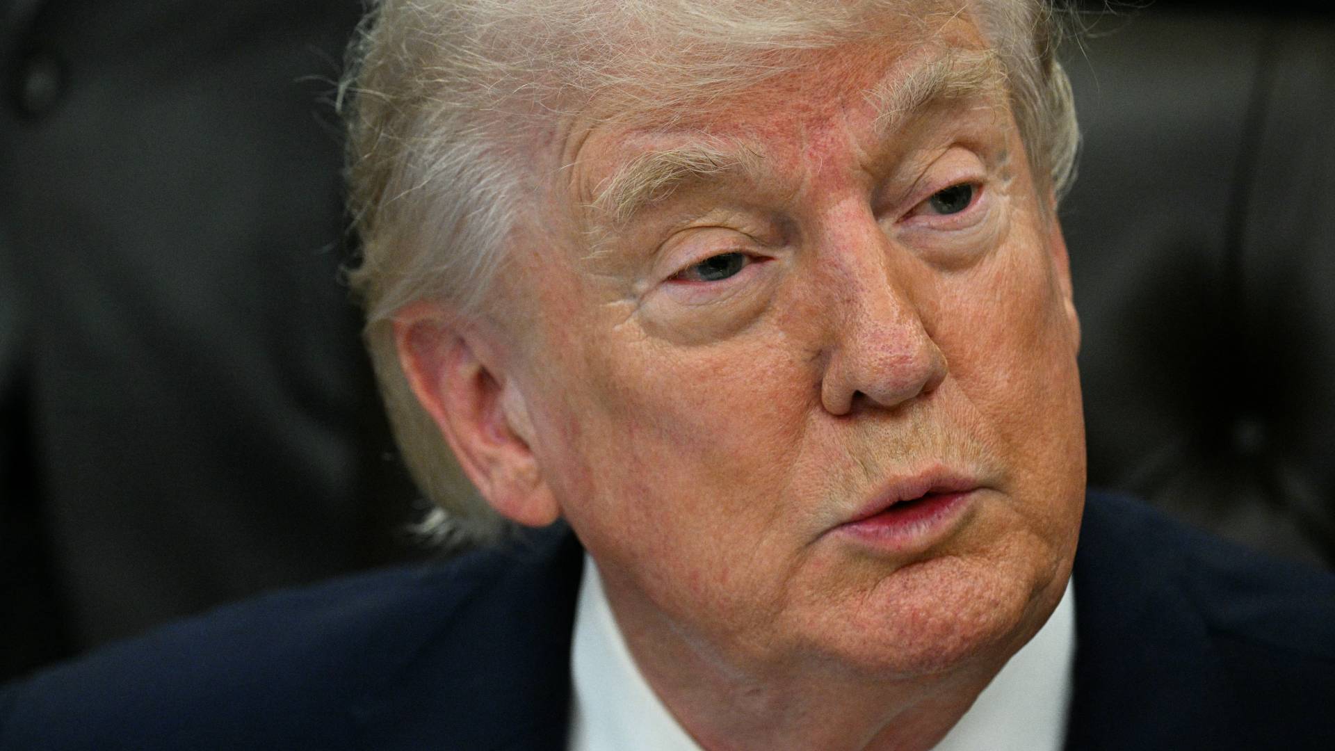 تِرِمْب لِـ "ABC News": سَنَتَوَصَّلُ إِلَى اتِّفَاقٍ مَعَ إِيرَانَ "بِطَرِيقَةٍ أَوْ بِأُخْرَى" سَوَاءً كَانَ الْمَسَارُ سَهْلًا أَمْ صَعْبًا 