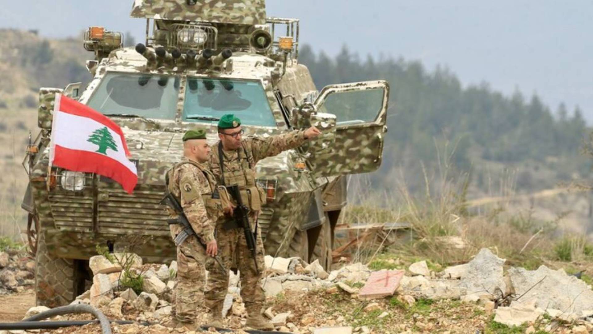 الجيش اللبناني يزيل سواتر ترابية وضعها الاحتلال ويعزز انتشاره في الجنوب