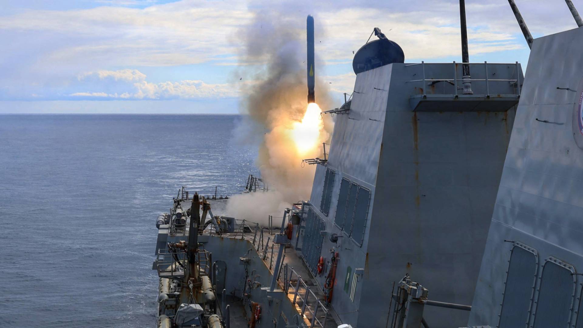 إعلام إيراني: القوات الأمريكية تطلق النار على سفينة إيرانية لإجبارها على العودة