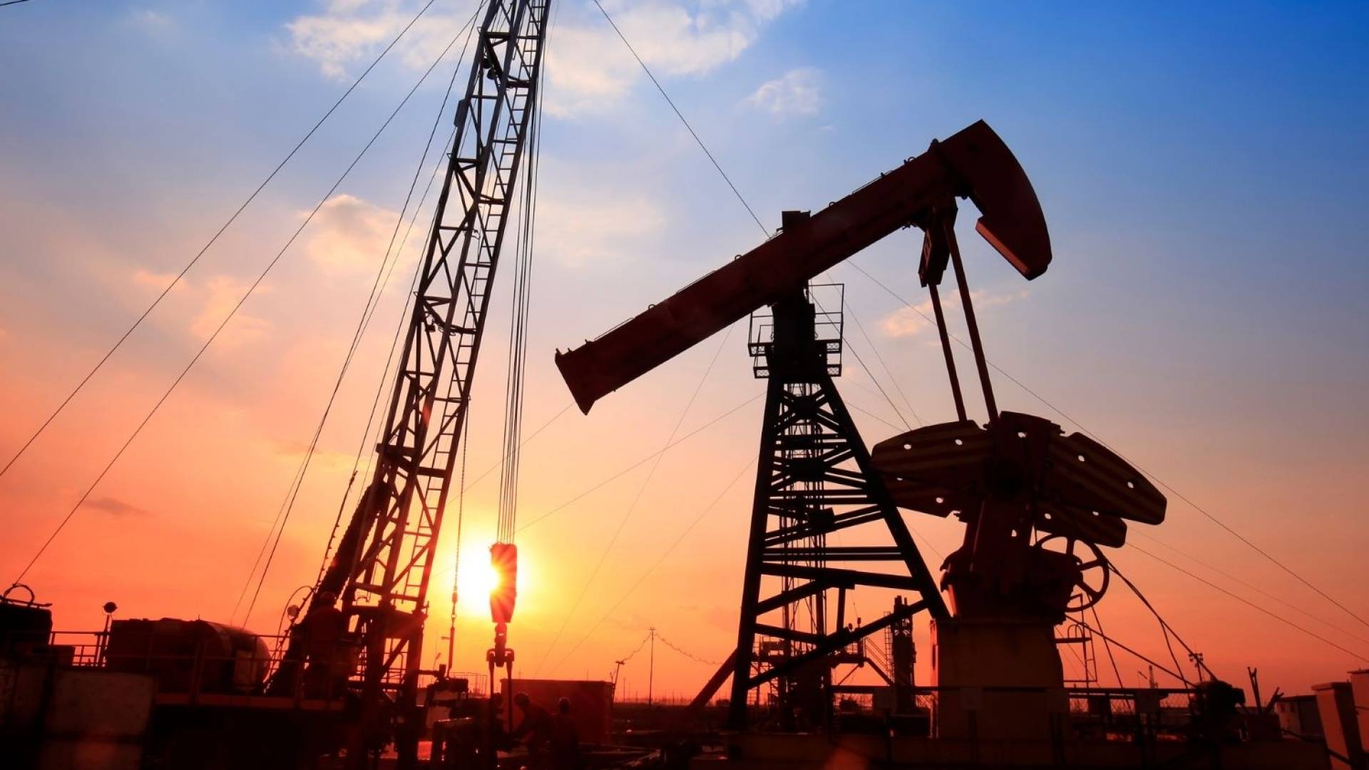 زلزال في أسواق الطاقة: النفط يقفز 7% عقب إغلاق مضيق هرمز وتبادل الاتهامات بين واشنطن وطهران