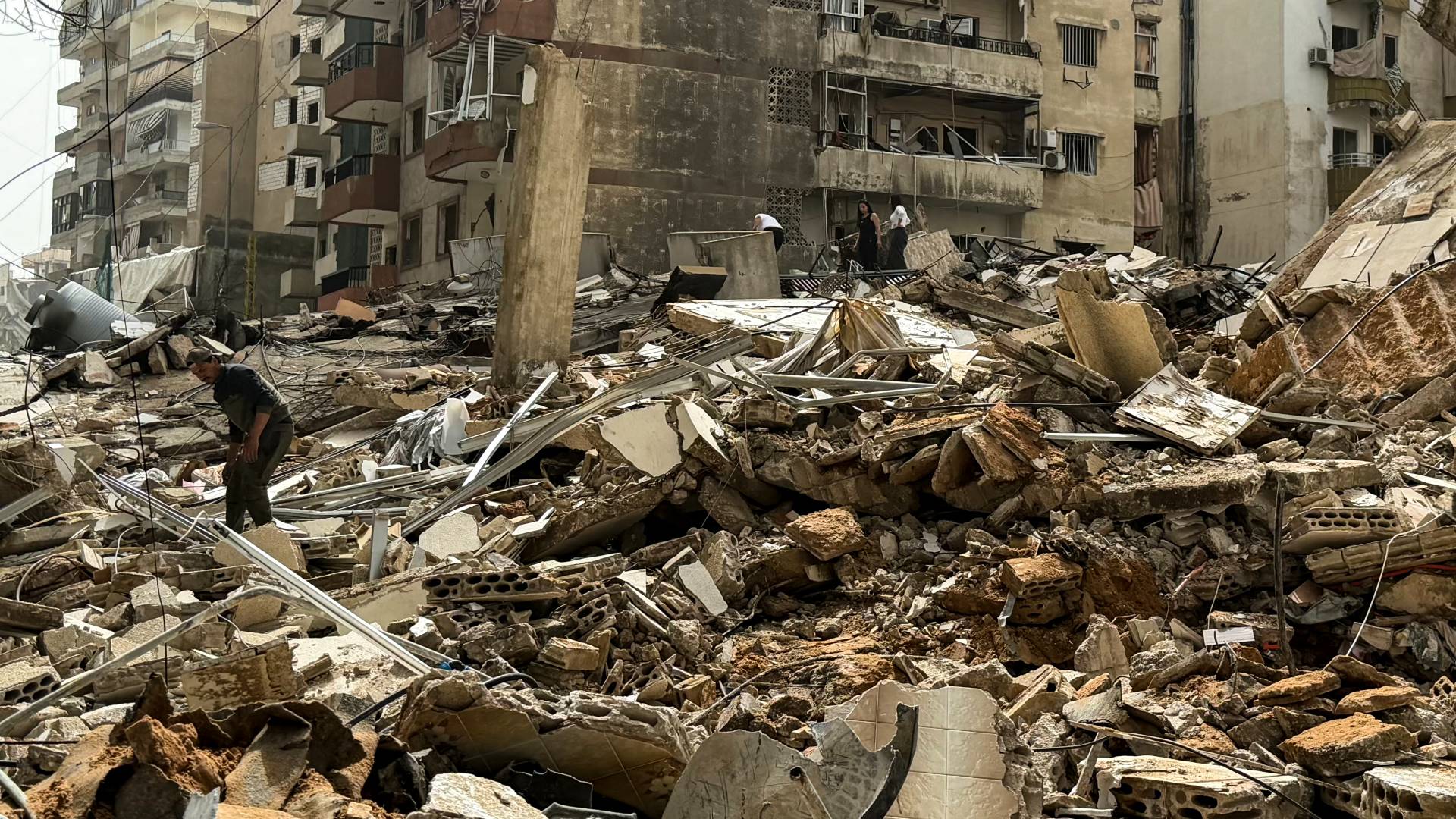 هآرتس: جيش الاحتلال يمحو بلدات لبنانية بالكامل رغم سريان اتفاق التهدئة