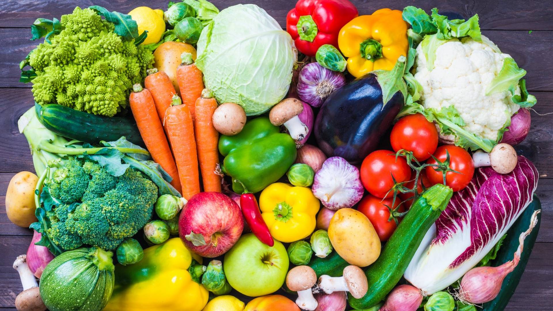 فجوة سعرية تصل لـ 100%.. شكاوى المواطنين تتصاعد من أسعار الخضار والفواكه بعد خروجها من "المركزي"