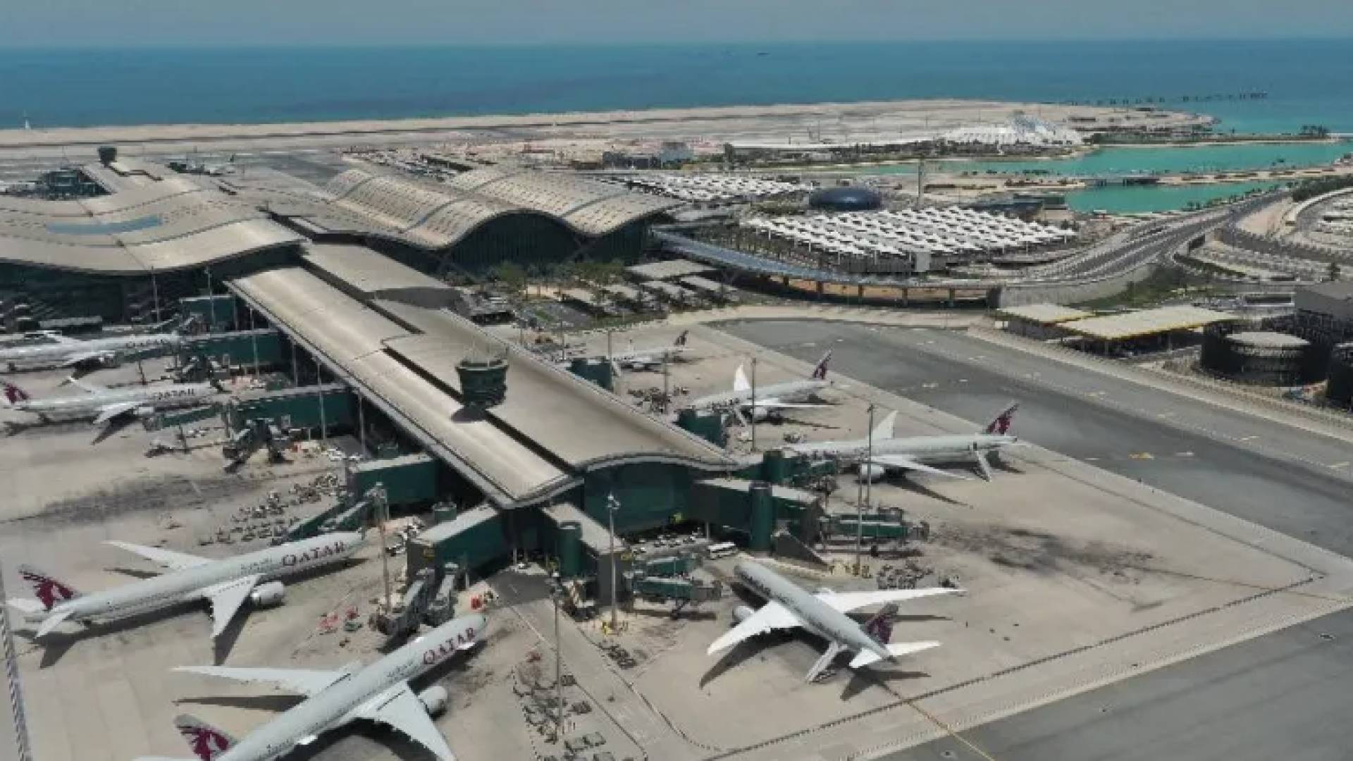 قطر تعلن استئناف رحلات شركات الطيران الأجنبية بمطار حمد الدولي