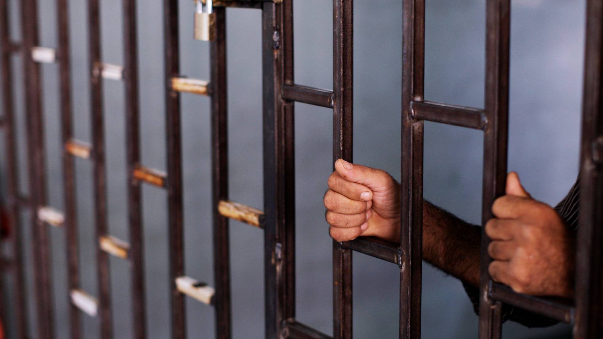 المؤبد لمتهمين باحتجاز فتاة وتعذيبها وهتك عرضها في أوسيم المصرية