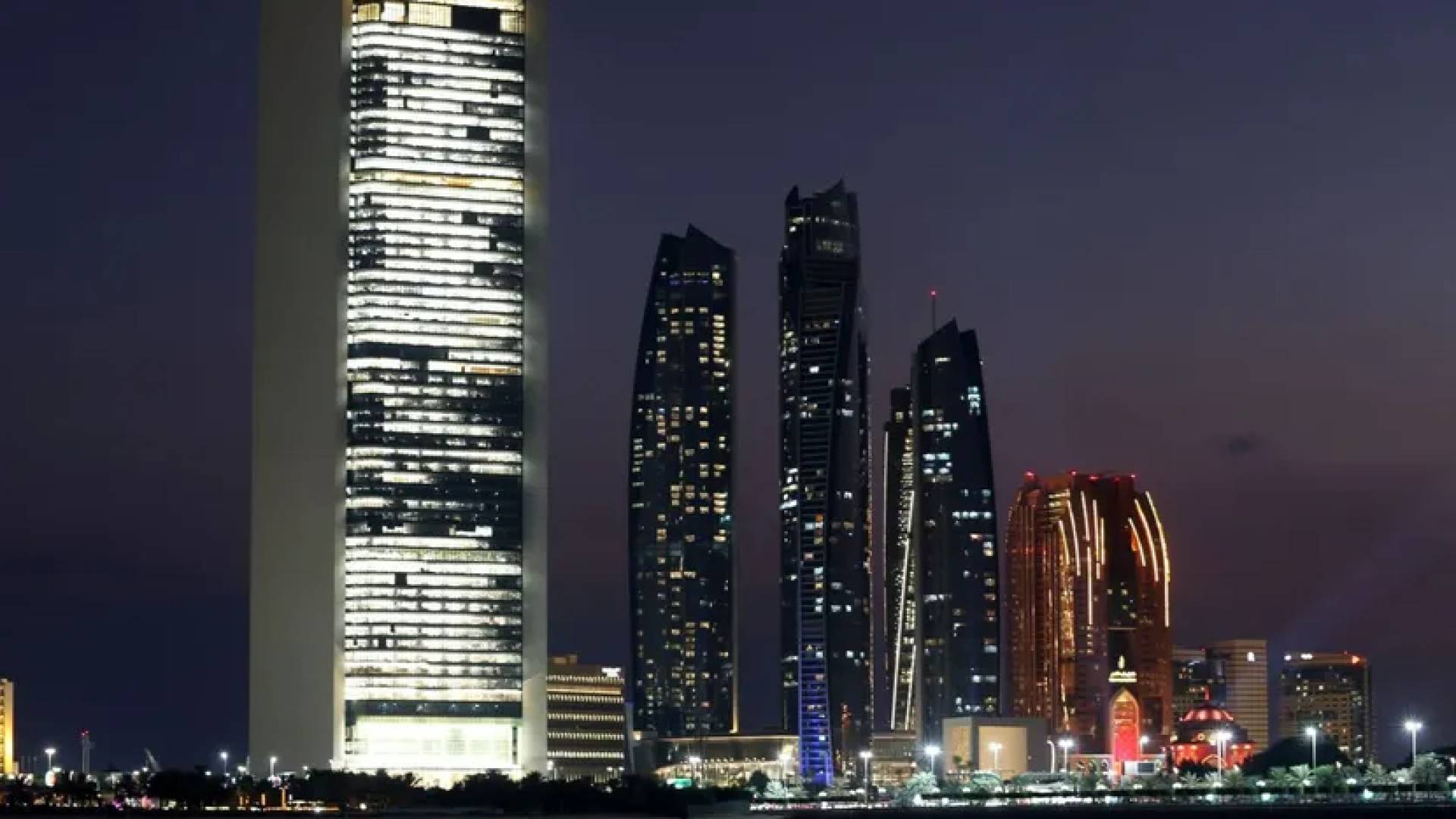 أمن الدولة الإماراتي يعلن تفكيك تنظيم إرهابي خطط لزعزعة استقرار البلاد.