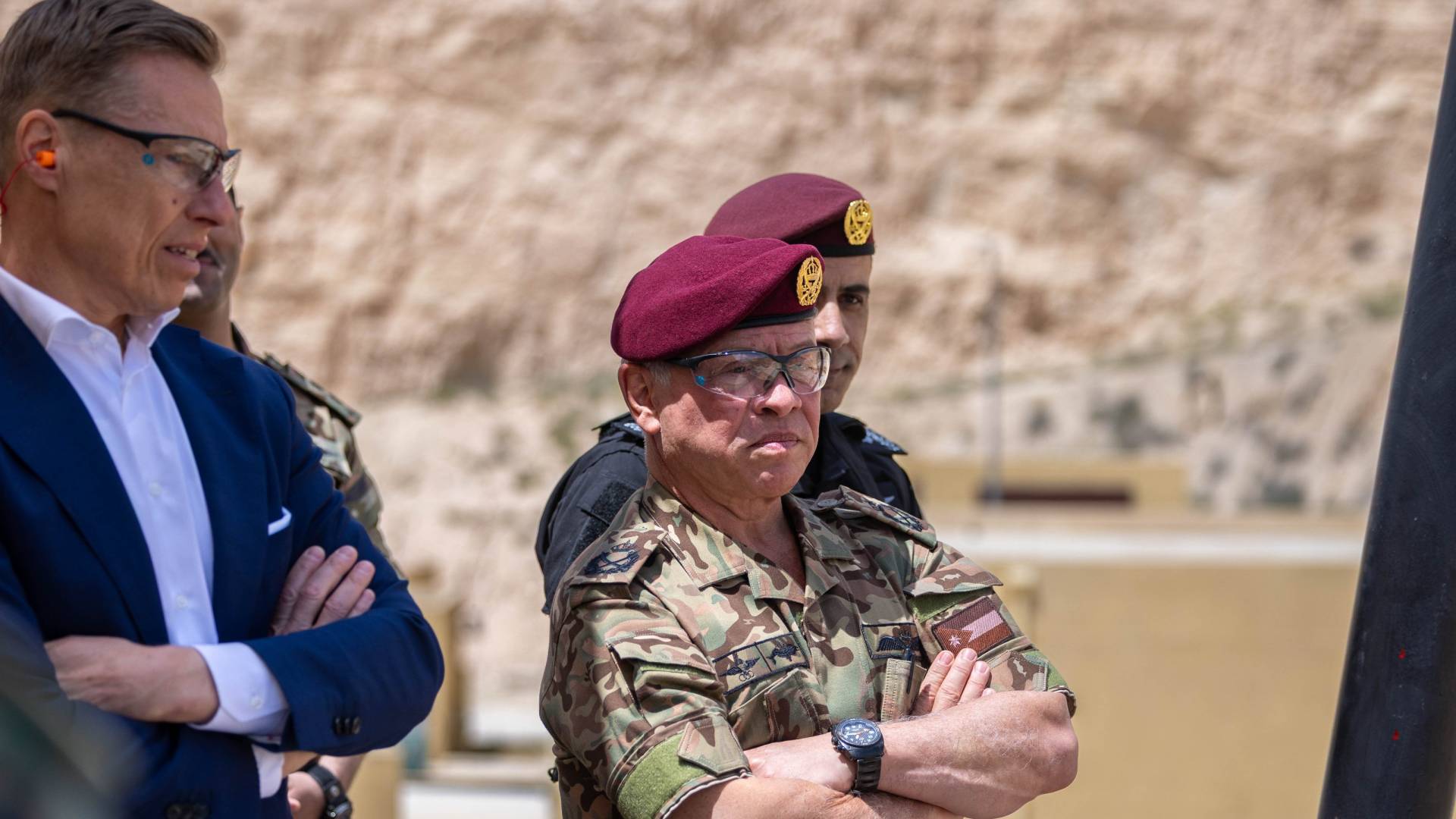 الملك والرئيس الفنلندي يتابعان تمرينا عسكريا تعبويا في مركز الملك عبدالله الثاني لتدريب العمليات الخاصة -فيديو