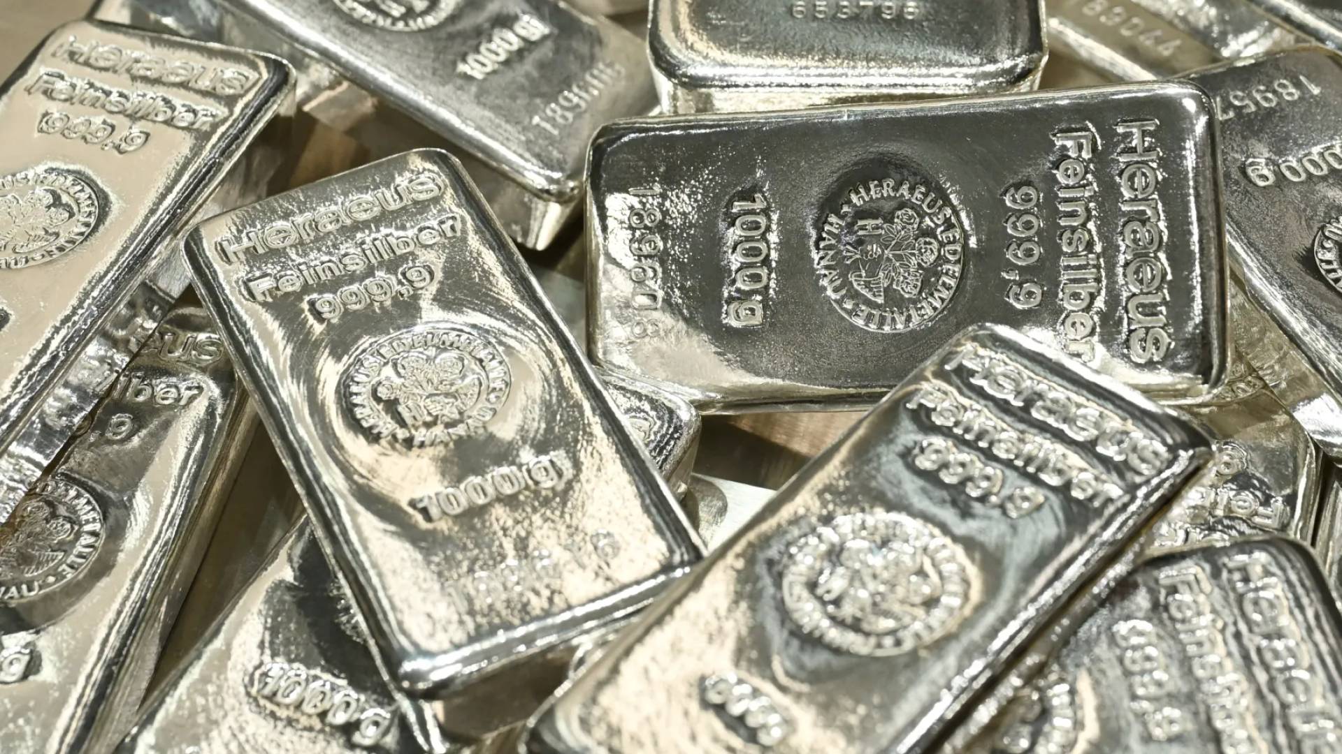 سعر الفضة مباشر .. تراجع العقود الفورية للمعدن الأبيض مقابل الدولار