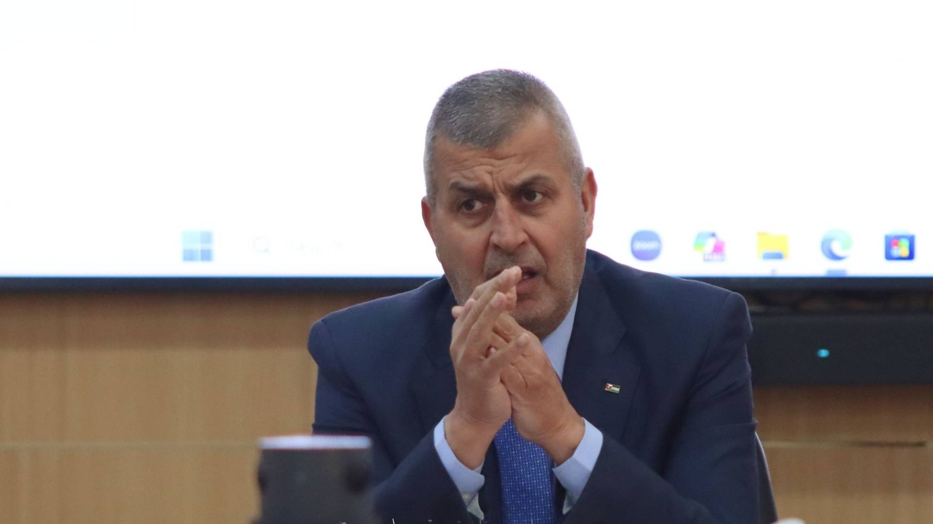 الخرابشة يبحث إدماج أنظمة تخزين الطاقة في الشبكة الكهربائية لتطوير قطاع الطاقة المتجددة #عاجل 