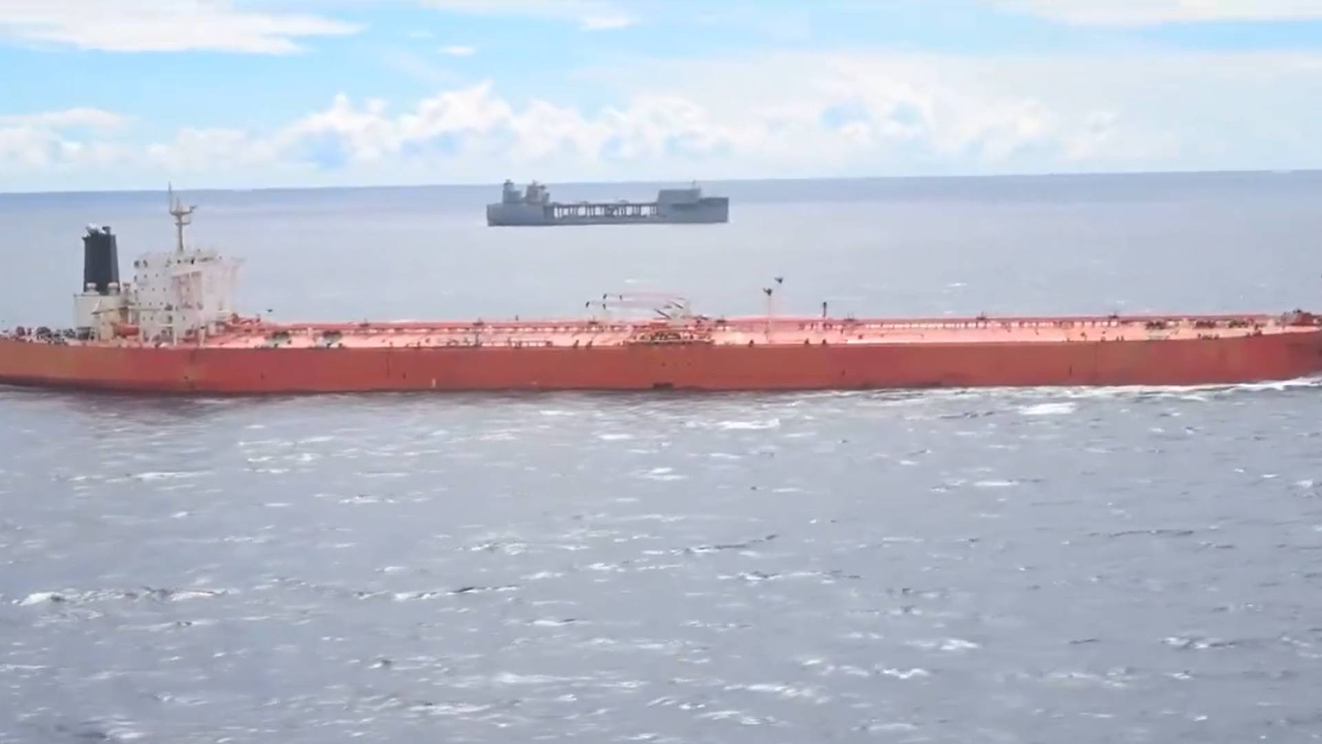 واشنطن تعتمد مبدأ "حق الزيارة" لاعتراض السفن عديمة الجنسية الداعمة لإيران