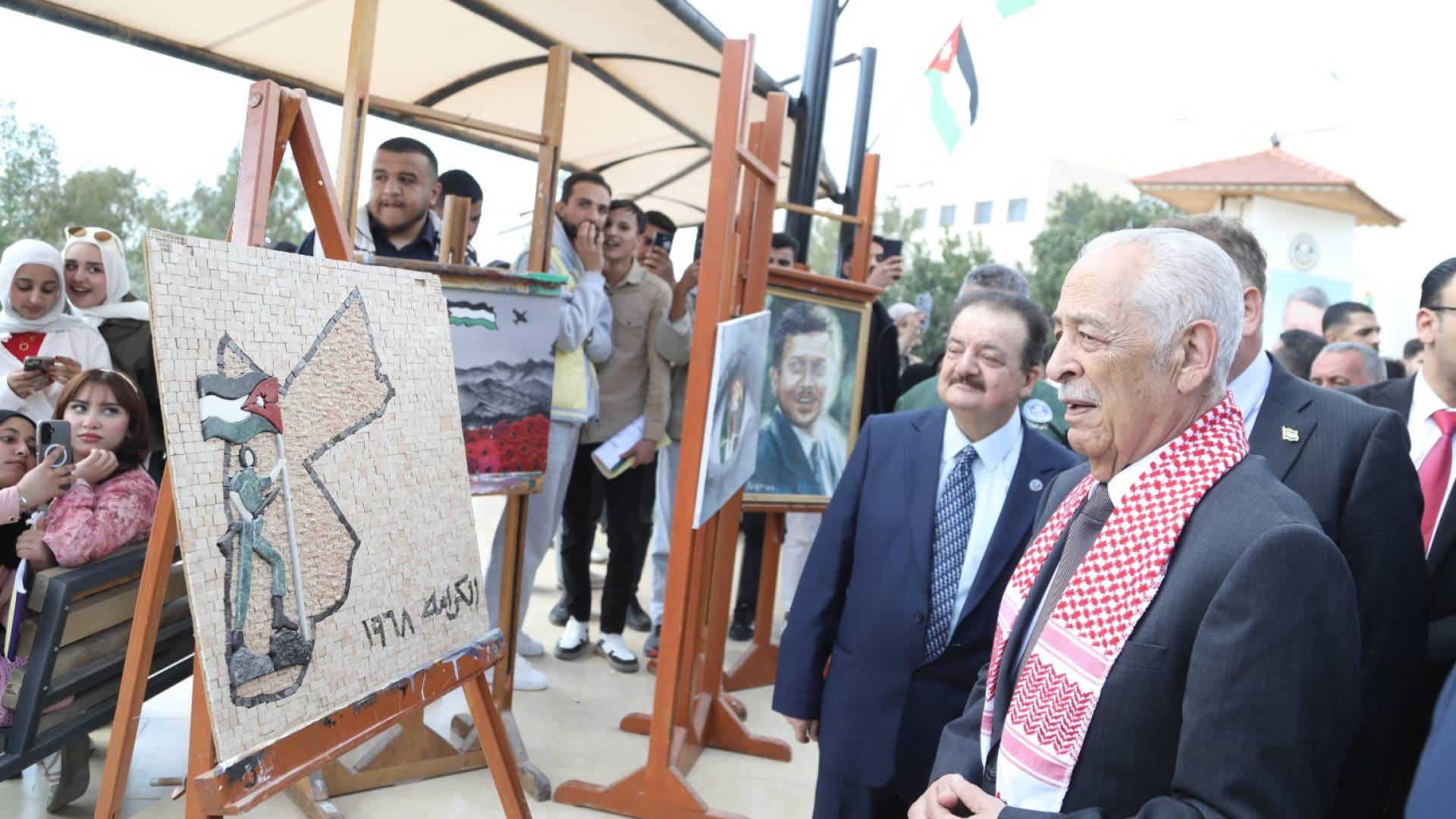 العيسوي يرعى احتفالات جامعة إربد الأهلية باليوم الوطني للعلم الأردني 