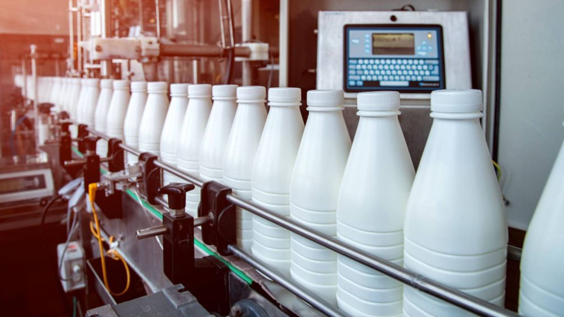 بعد طرح المشكلة على برنامج "من هنا نبدأ": وزارة البيئة تؤكد حل مشكلة مصنع الألبان في الطفيلة