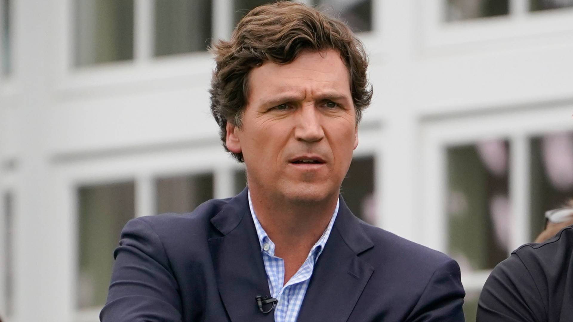 "سأظل معذبا بسبب ذلك".. تاكر كارلسون يعتذر عن دعمه لترمب في الانتخابات الأمريكية