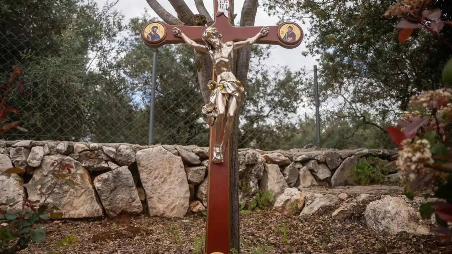 خاص "رؤيا": إيطاليا تسلم أهالي "دبل" صليبا بديلا عن الذي دمره جيش الاحتلال