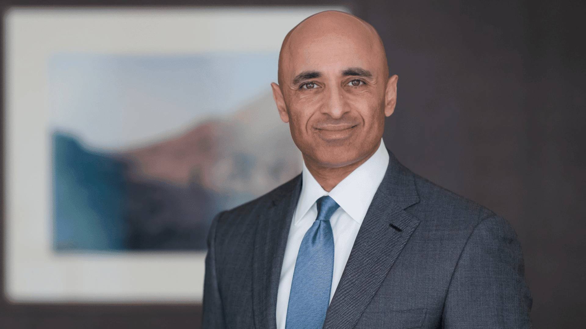 يوسف العتيبة يرد على ترمب: الإمارات لا تحتاج إلى دعم مالي خارجي